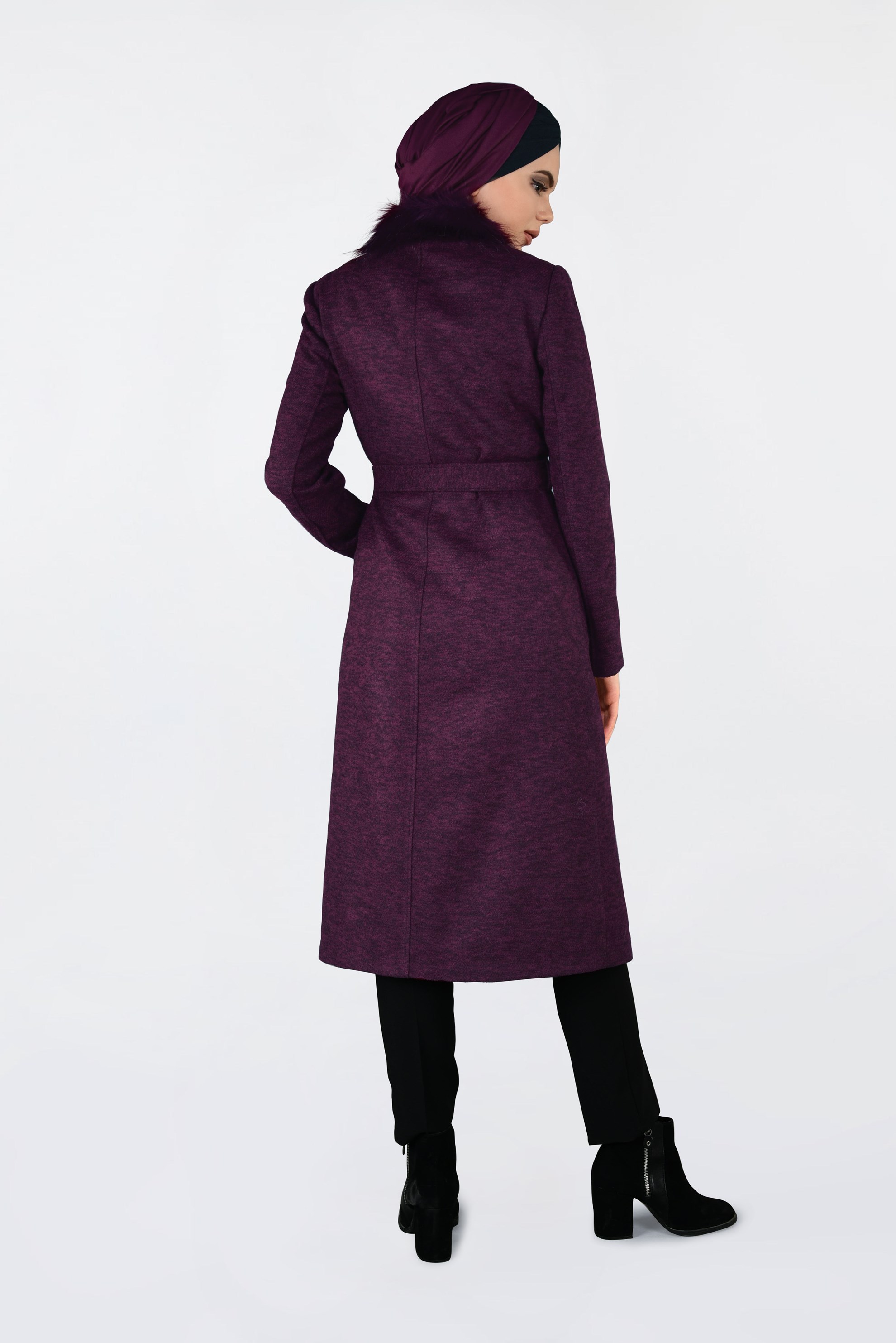 Tesettür giyim BORDO YAKASI KÜRKLÜ GİZLİ DÜĞMELİ KABAN 9790 