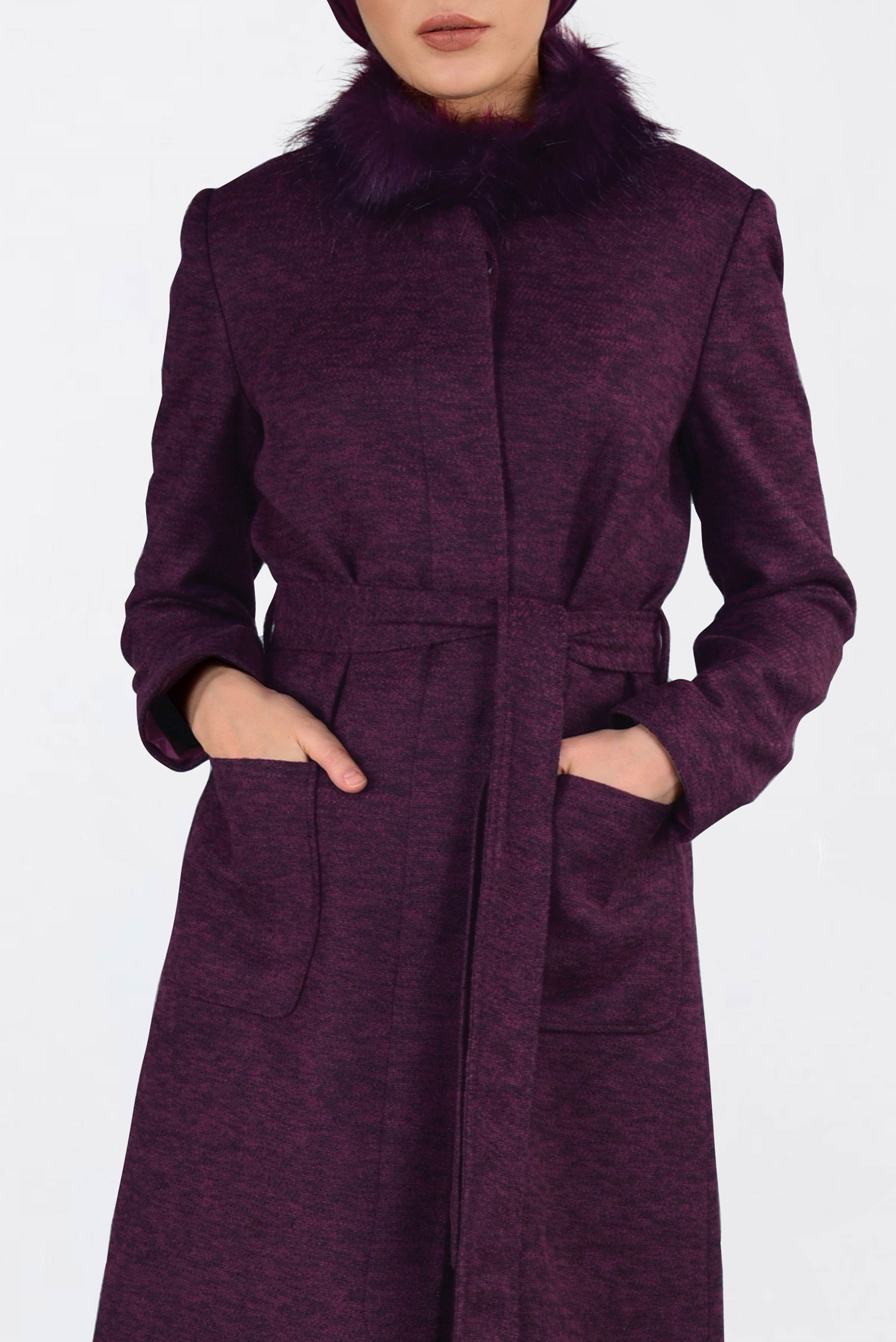 Tesettür giyim BORDO YAKASI KÜRKLÜ GİZLİ DÜĞMELİ KABAN 9790 