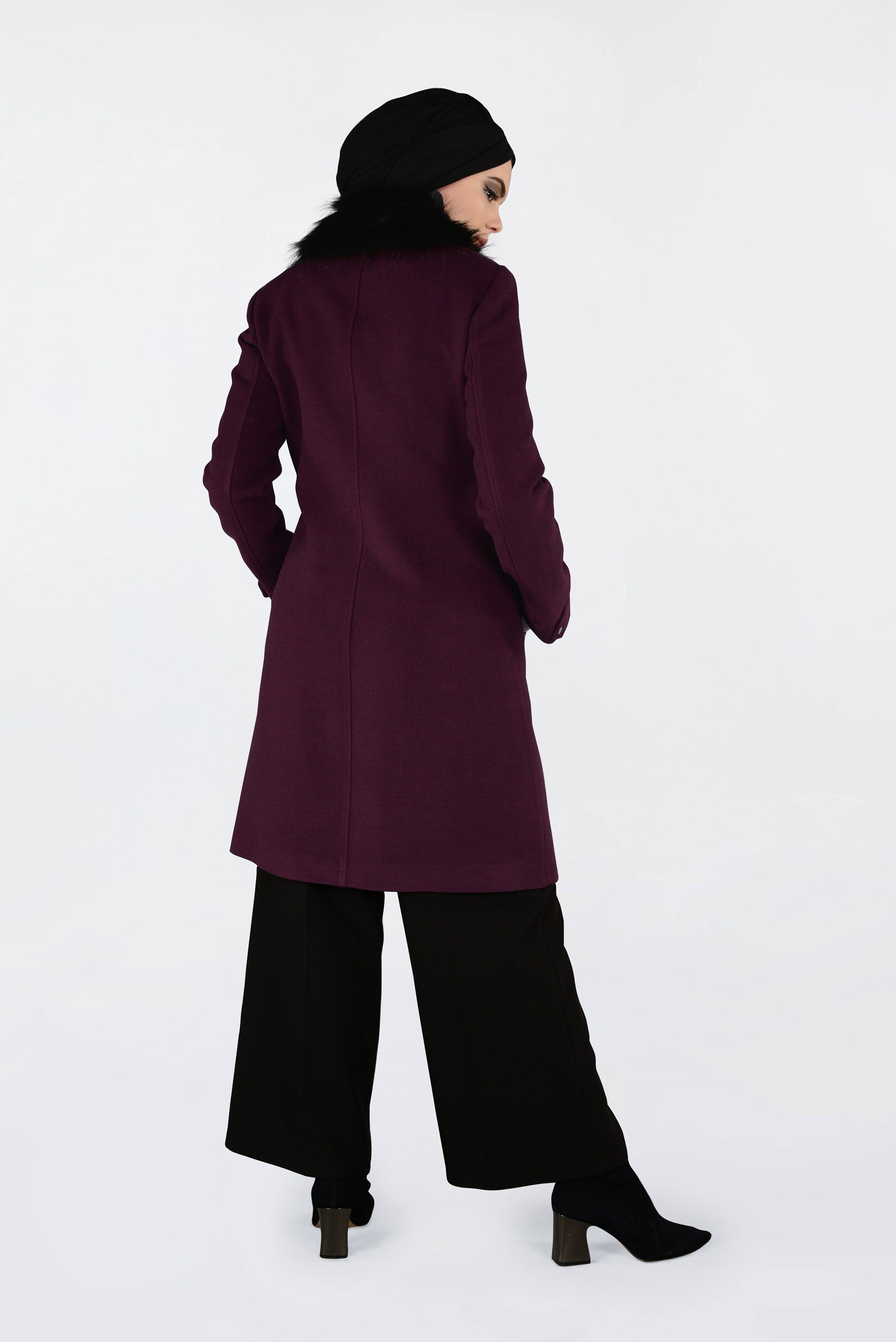 Tesettür giyim BORDO YAKASI KÜRKLÜ FERMUARLI KABAN 9794