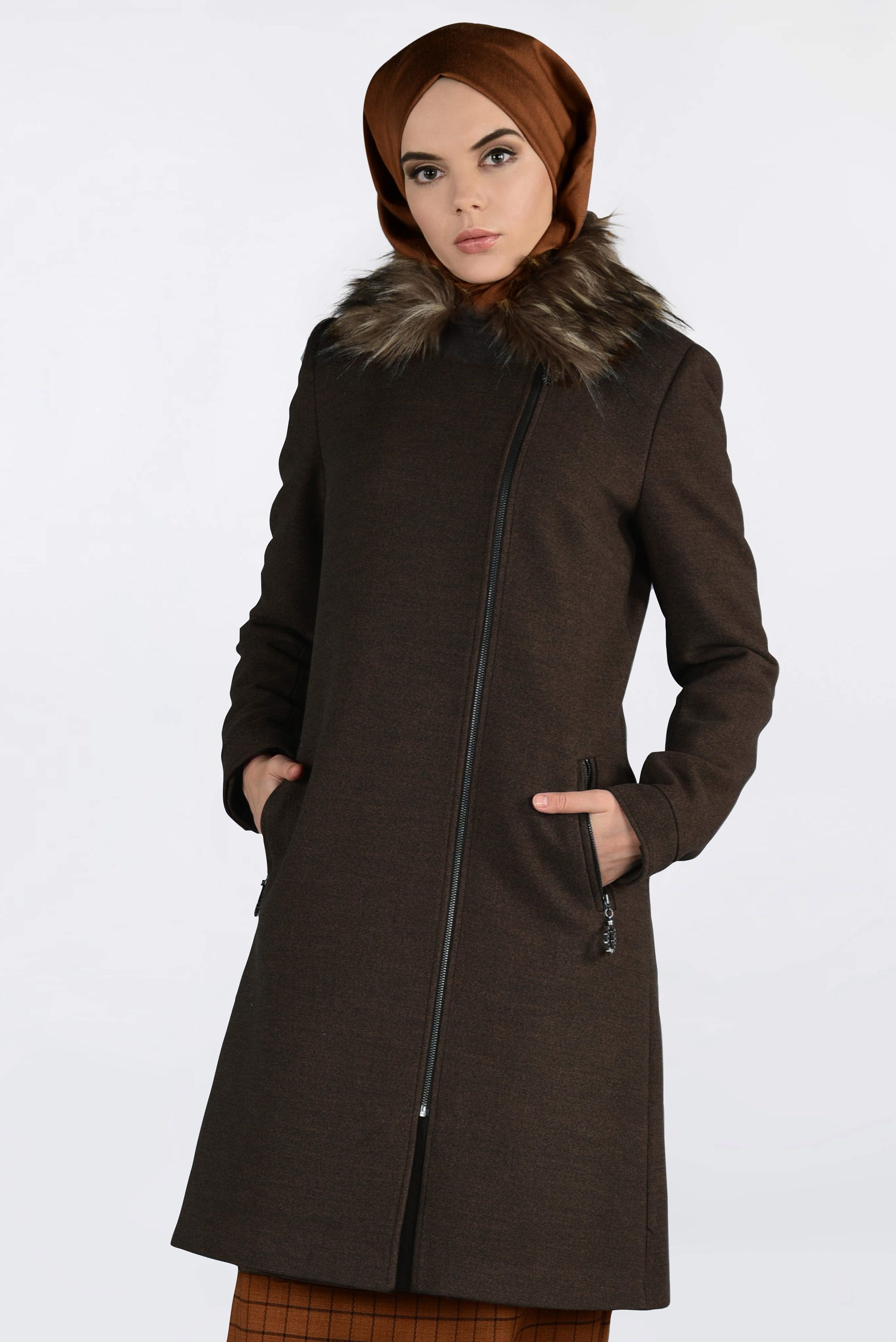 Tesettür giyim KAHVE YAKASI KÜRKLÜ FERMUARLI KABAN 9794