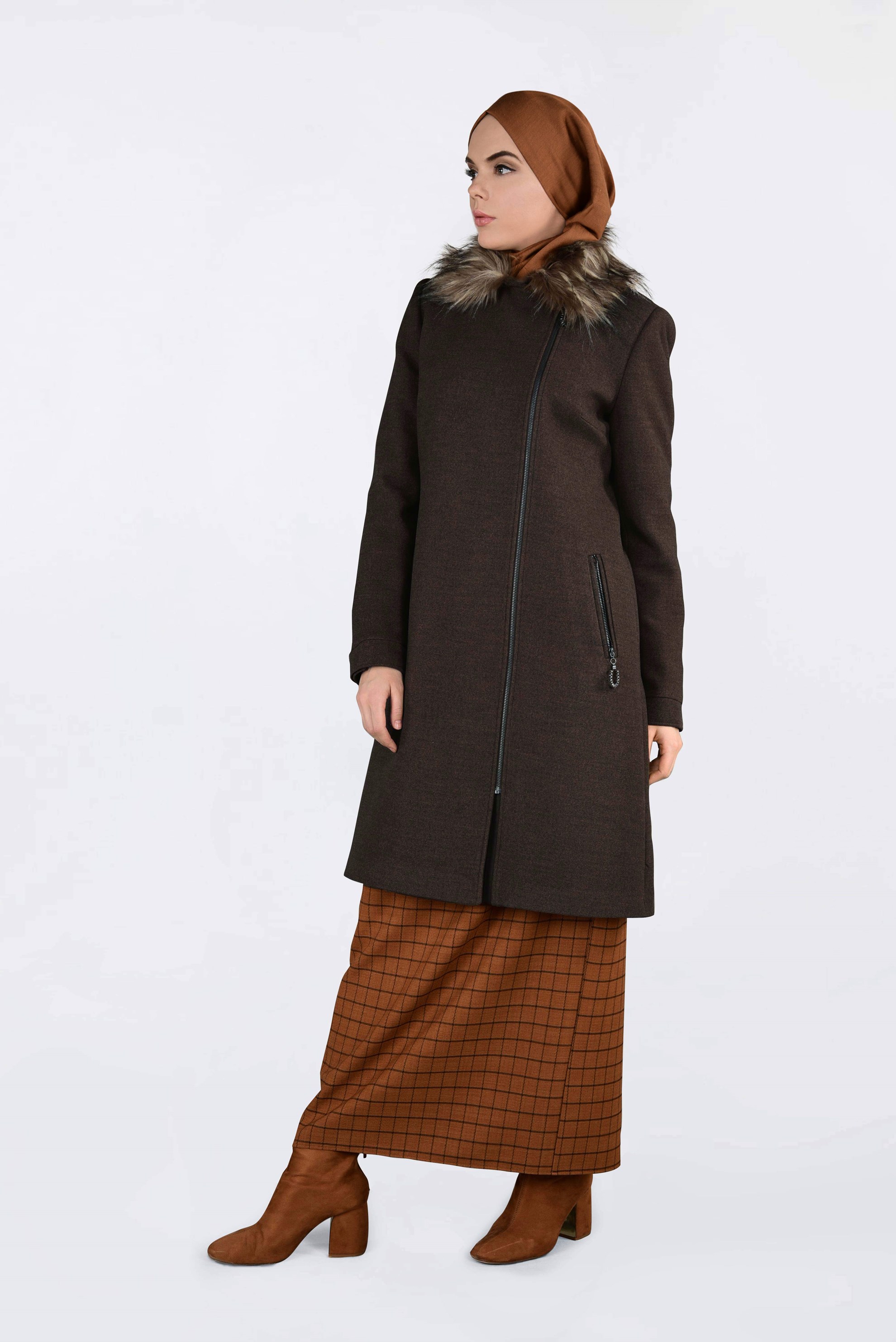 Tesettür giyim KAHVE YAKASI KÜRKLÜ FERMUARLI KABAN 9794