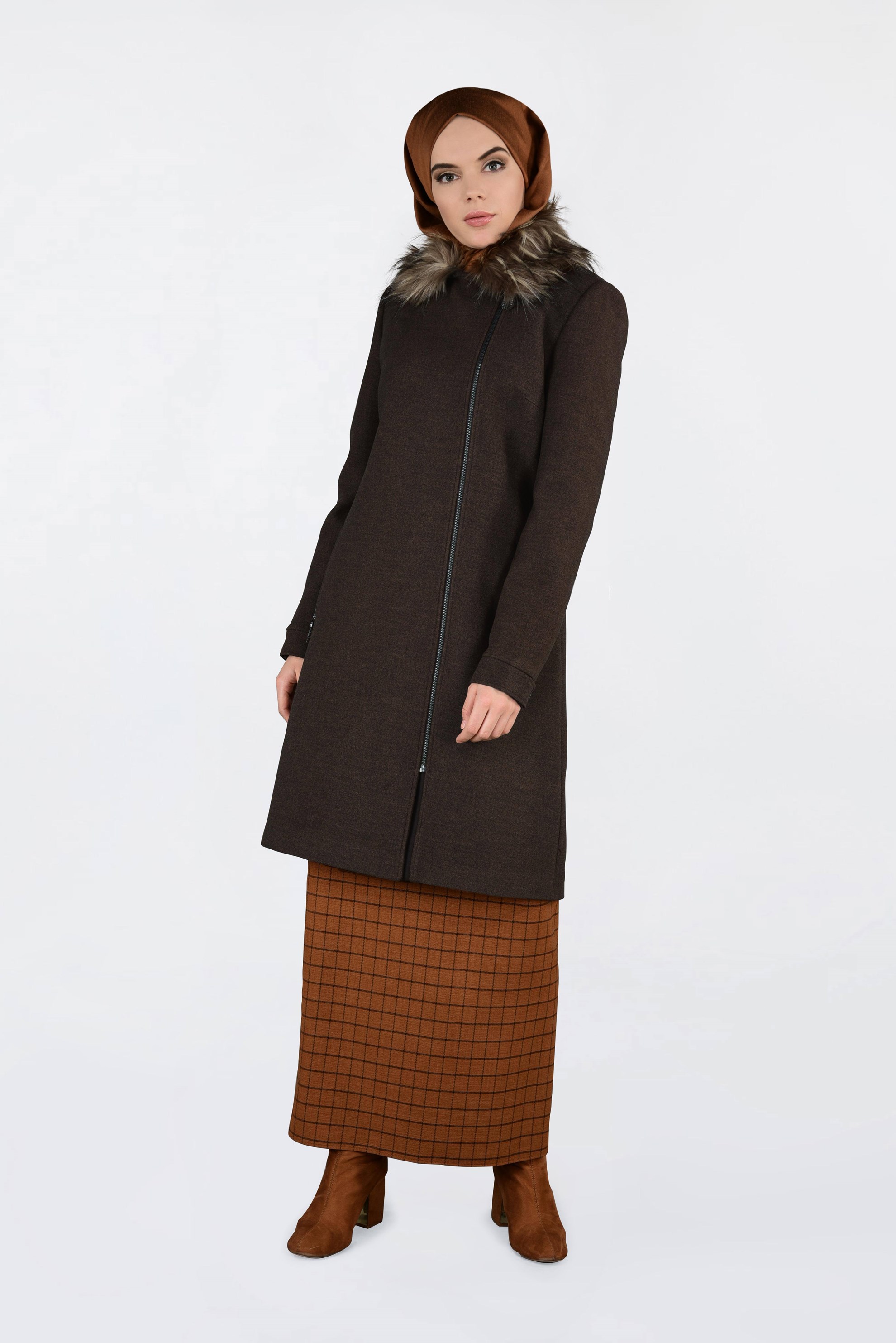 Tesettür giyim KAHVE YAKASI KÜRKLÜ FERMUARLI KABAN 9794