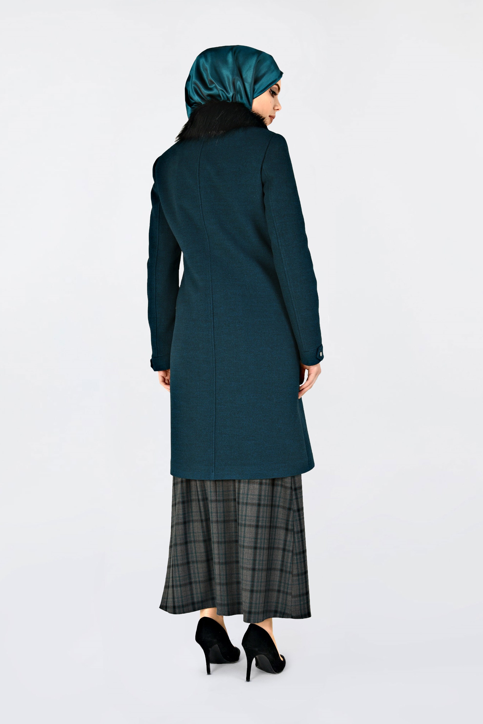 Tesettür giyim MAVİ YAKASI KÜRKLÜ FERMUARLI KABAN 9794