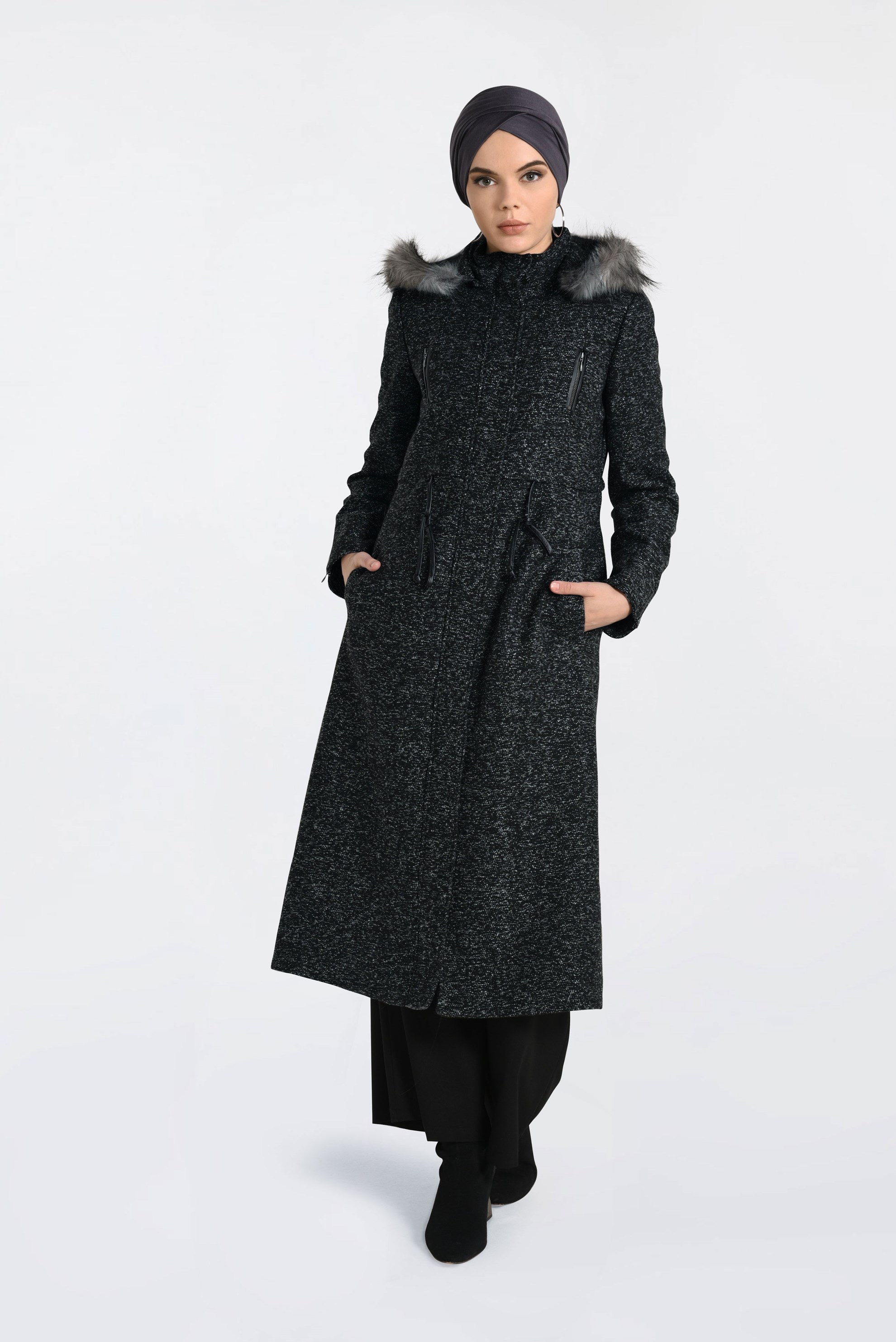 Tesettür giyim SİYAH BELİ BÜZGÜLÜ KIRÇILLI KABAN 9795