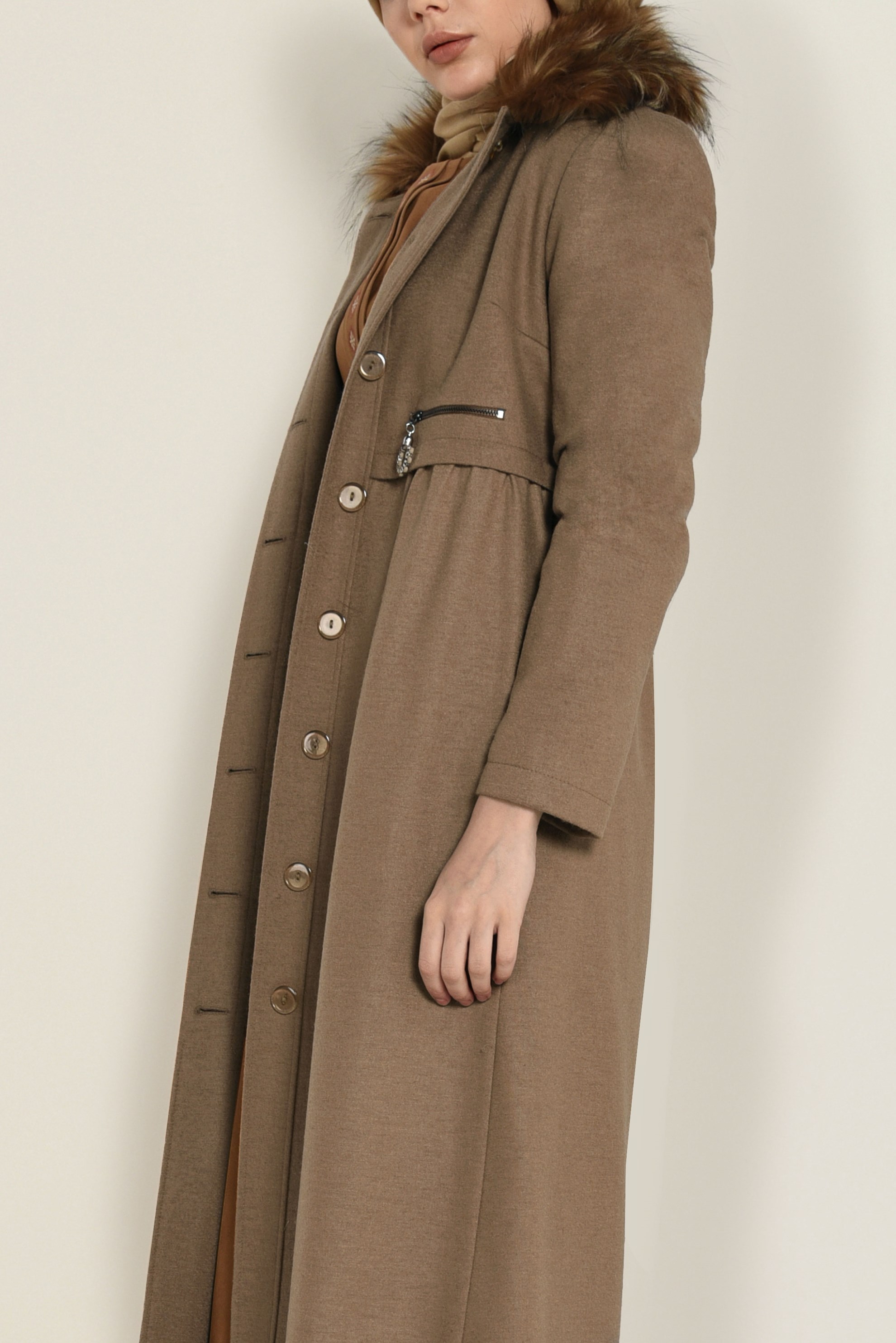 Tesettür giyim KAHVE YAKASI SUNİ KÜRK DETAYLI KABAN 9796 