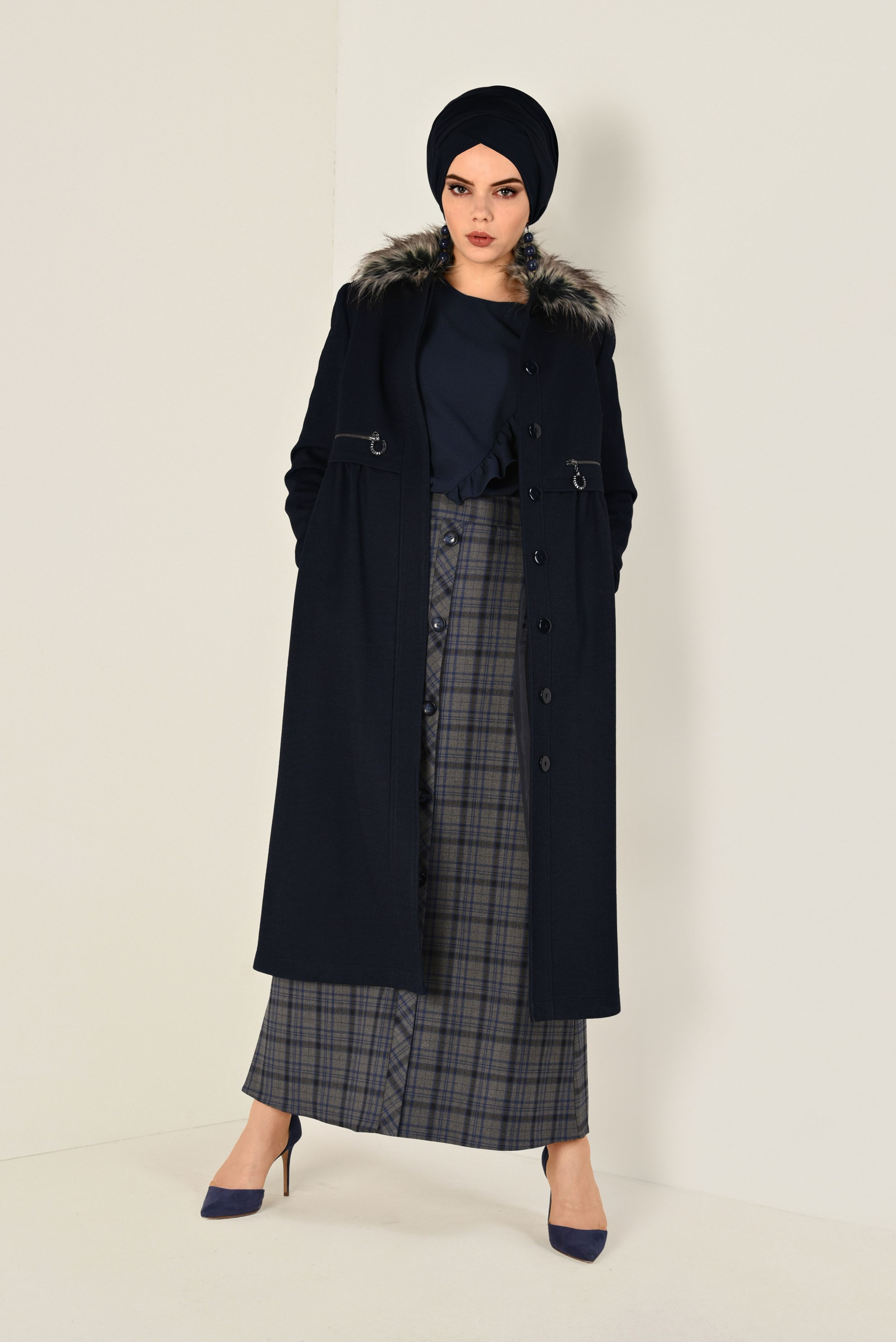 Tesettür giyim LACİVERT YAKASI SUNİ KÜRK DETAYLI KABAN 9796 