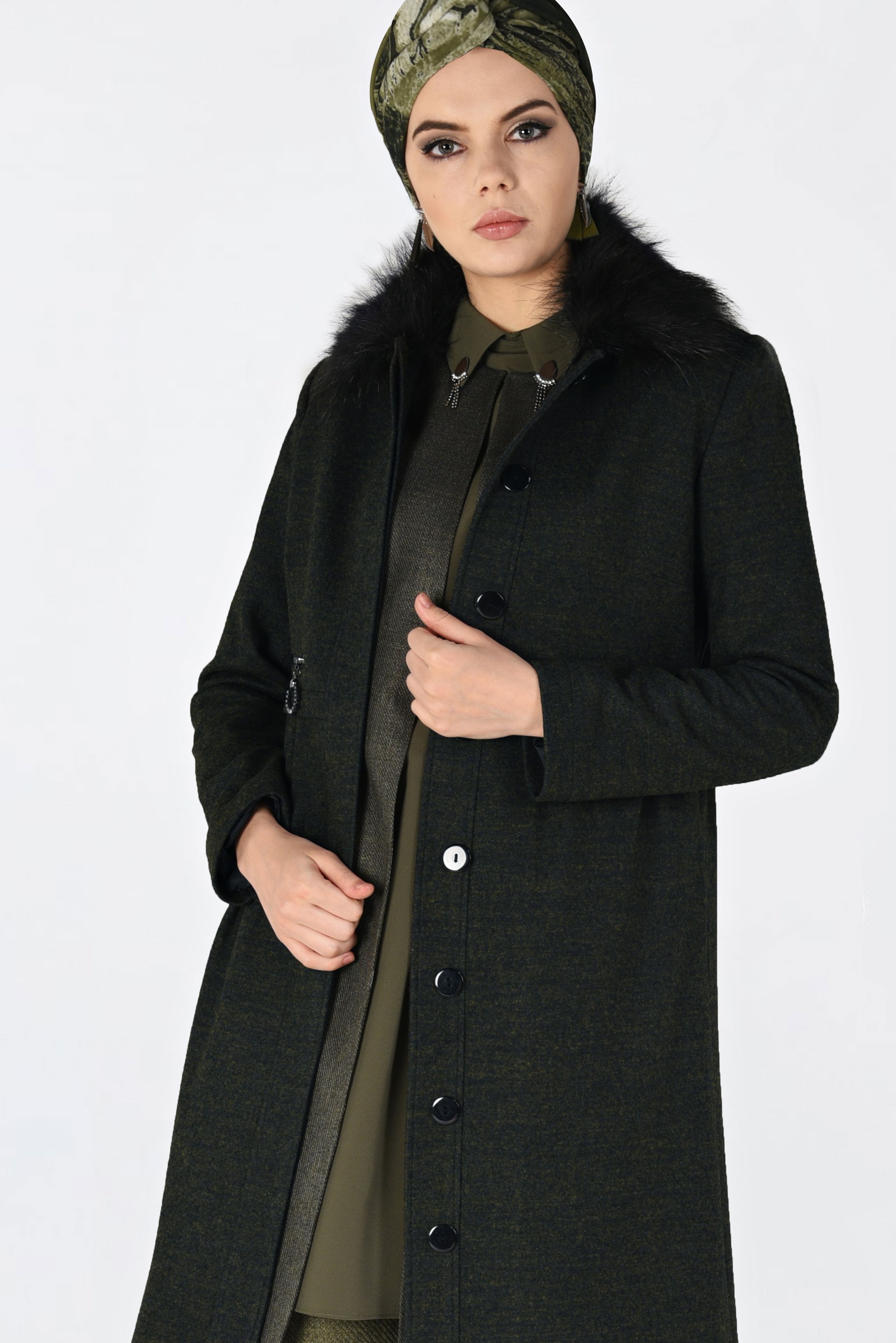 Tesettür giyim YEŞİL YAKASI SUNİ KÜRK DETAYLI KABAN 9796 