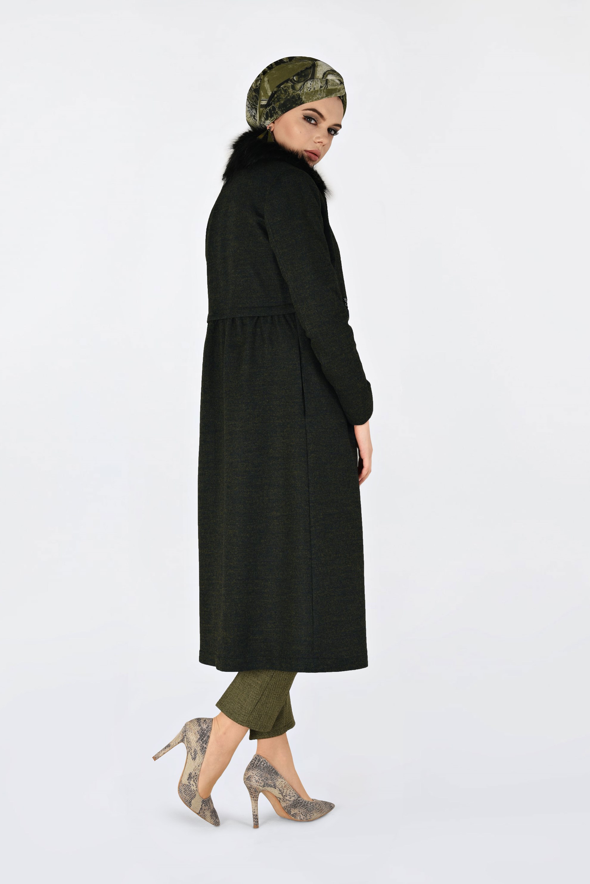 Tesettür giyim YEŞİL YAKASI SUNİ KÜRK DETAYLI KABAN 9796 