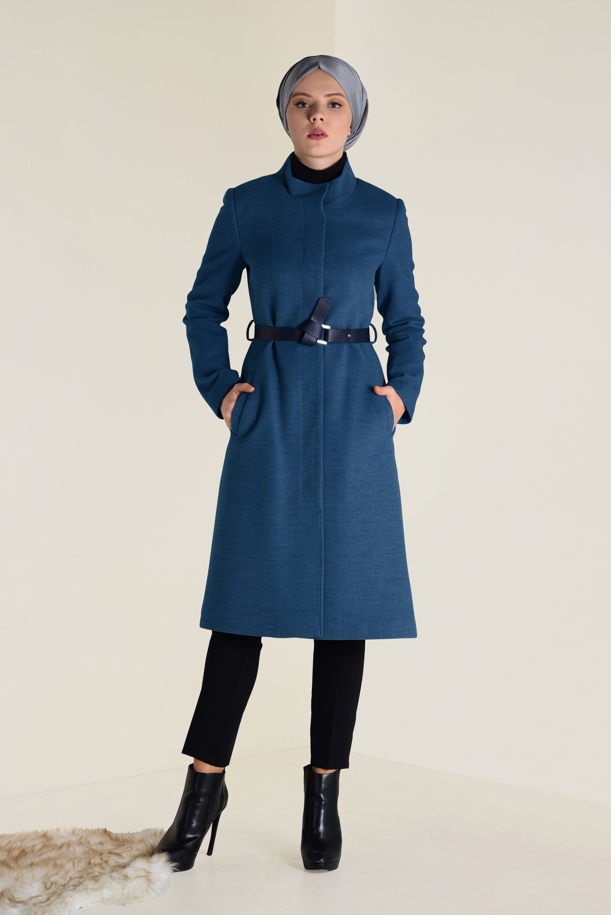 Tesettür giyim MAVİ HAKİM YAKA KAŞE KABAN 9798 