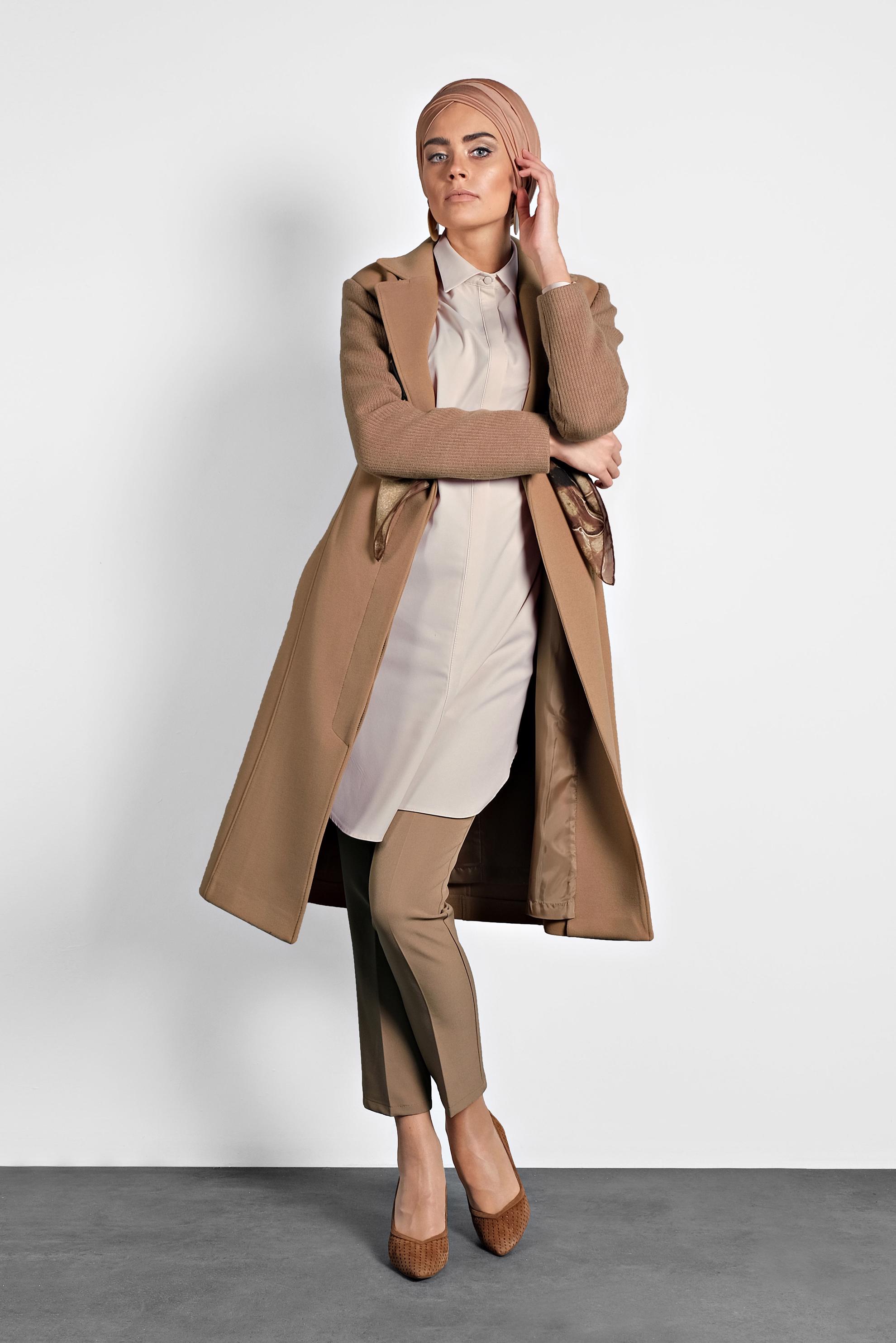 Tesettür giyim KAHVE DÜĞMELİ VE CEPLİ KAŞE KABAN 9800