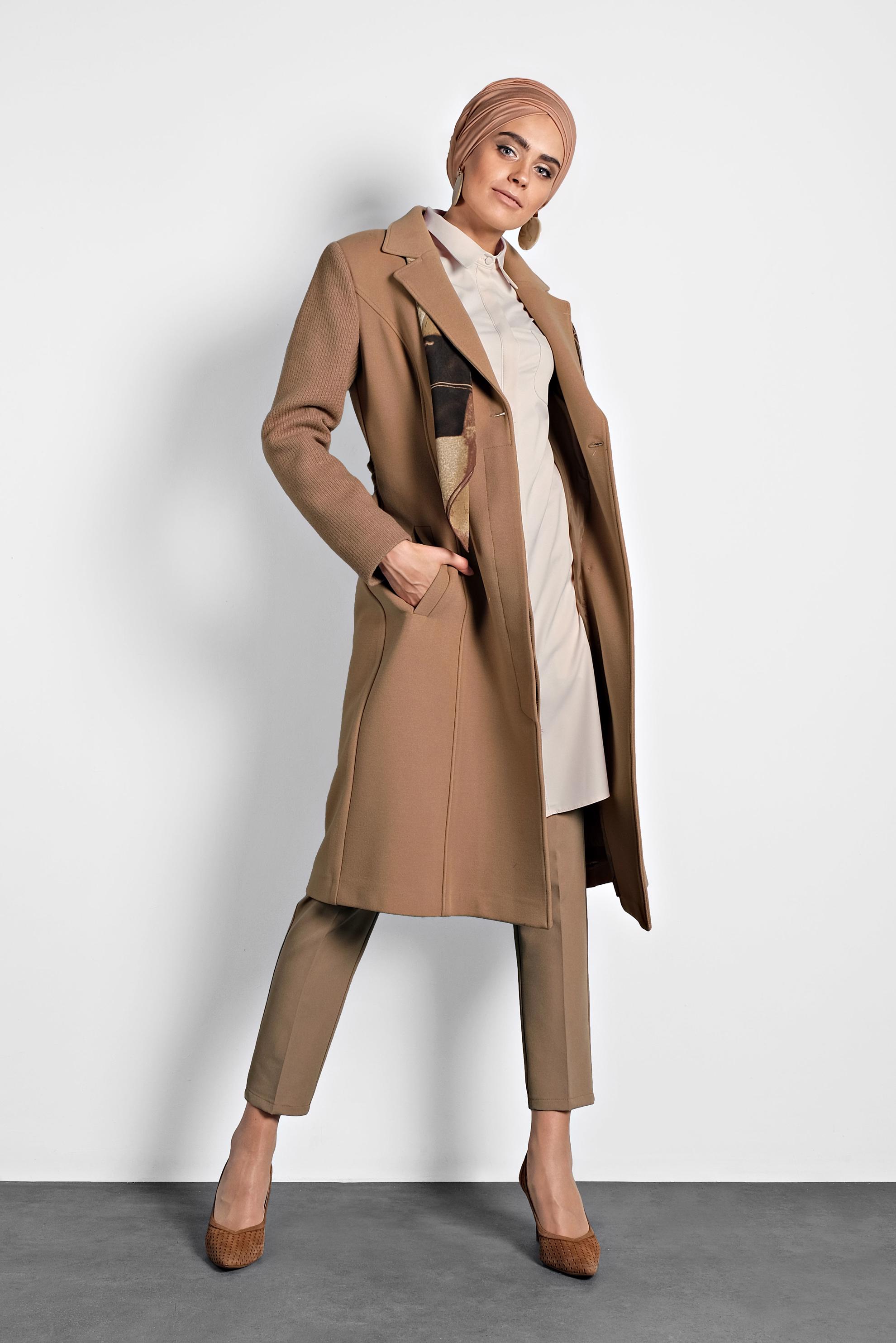 Tesettür giyim KAHVE DÜĞMELİ VE CEPLİ KAŞE KABAN 9800