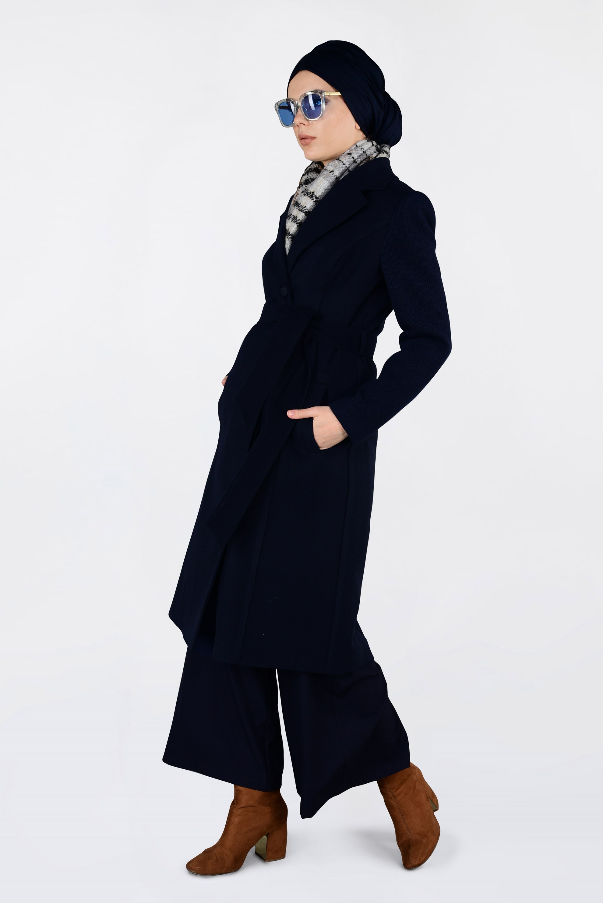 Tesettür giyim LACİVERT DÜĞMELİ VE CEPLİ KAŞE KABAN 9800