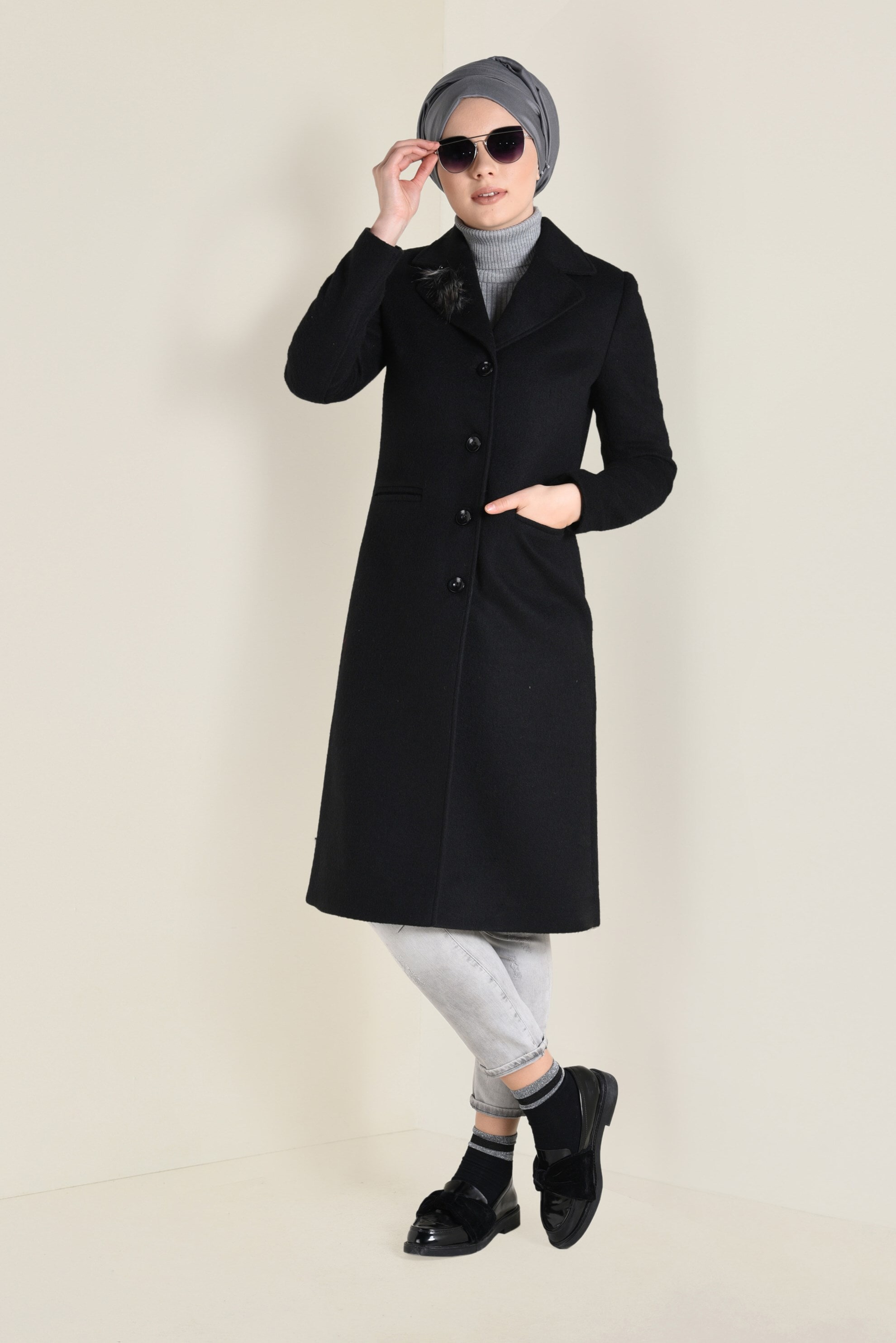Tesettür giyim SİYAH DÜĞMELİ KEÇE KABAN 9802 