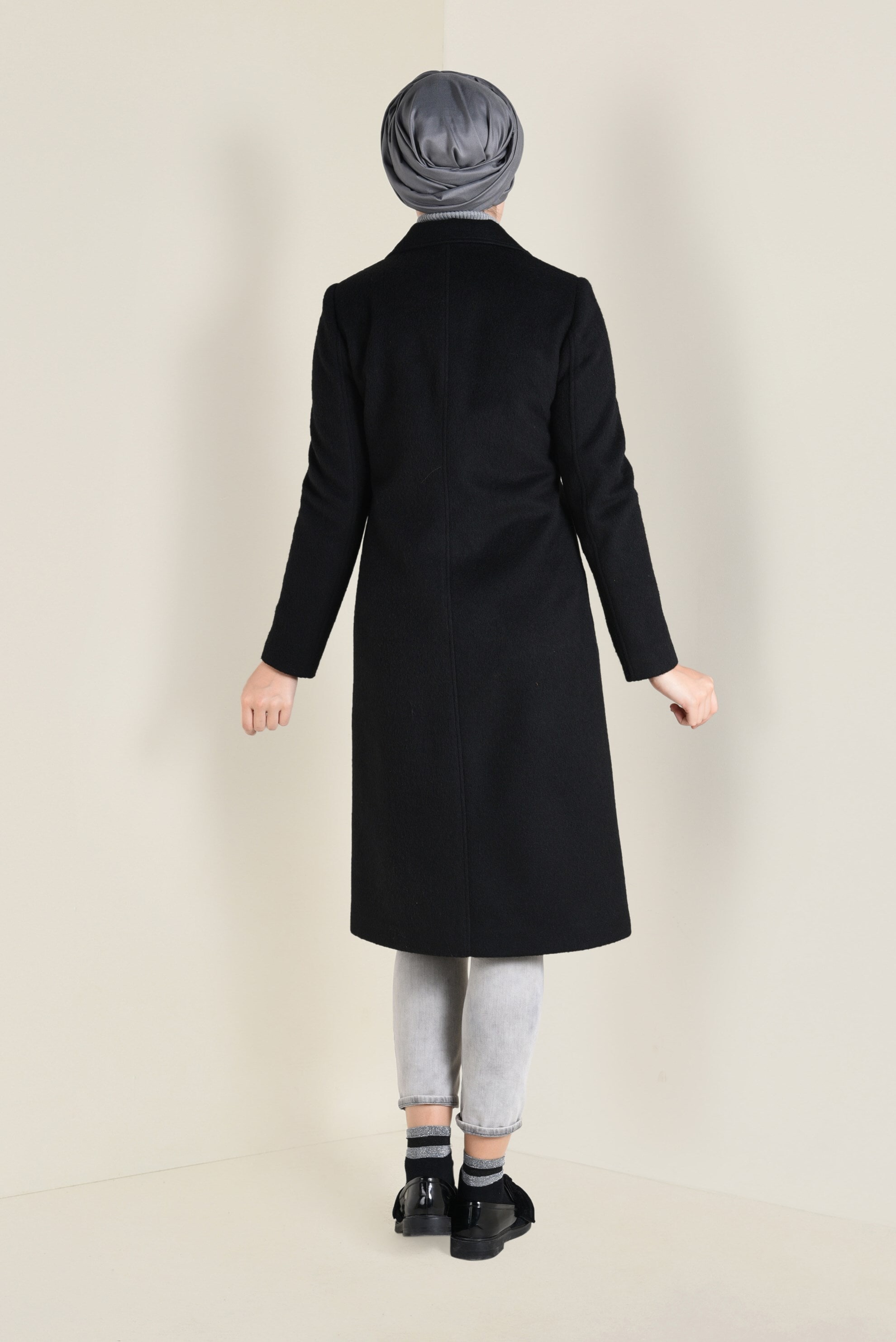 Tesettür giyim SİYAH DÜĞMELİ KEÇE KABAN 9802 