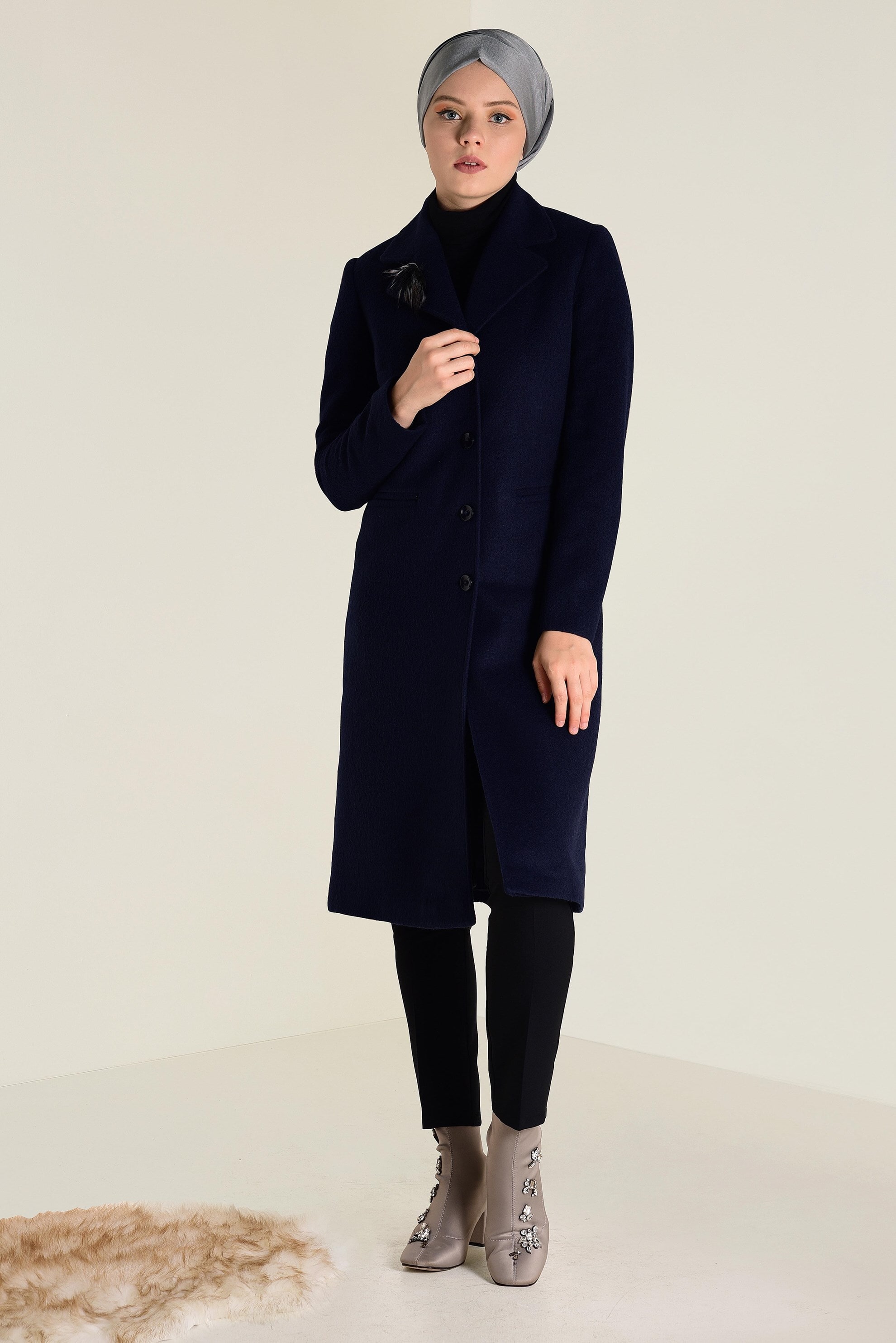 Tesettür giyim LACİVERT DÜĞMELİ KEÇE KABAN 9802 