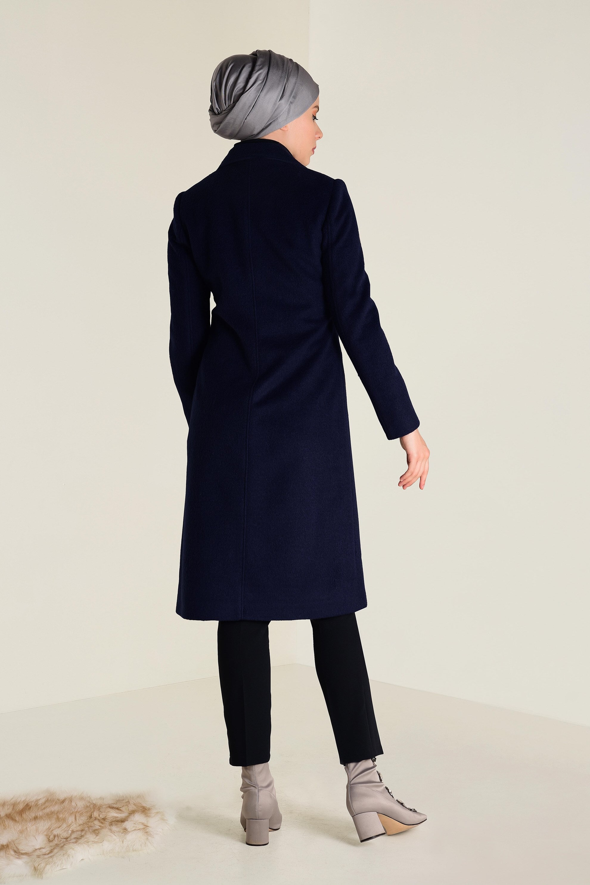 Tesettür giyim LACİVERT DÜĞMELİ KEÇE KABAN 9802 