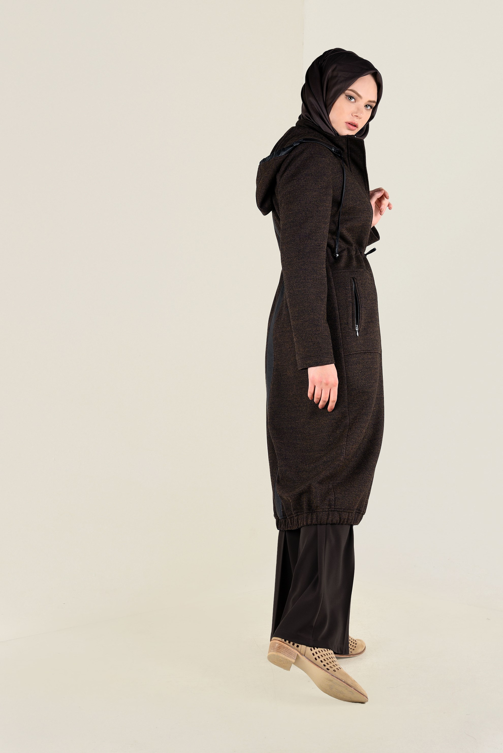 Tesettür giyim KAHVE CEPLİ KAPÜŞONLU KABAN 9804