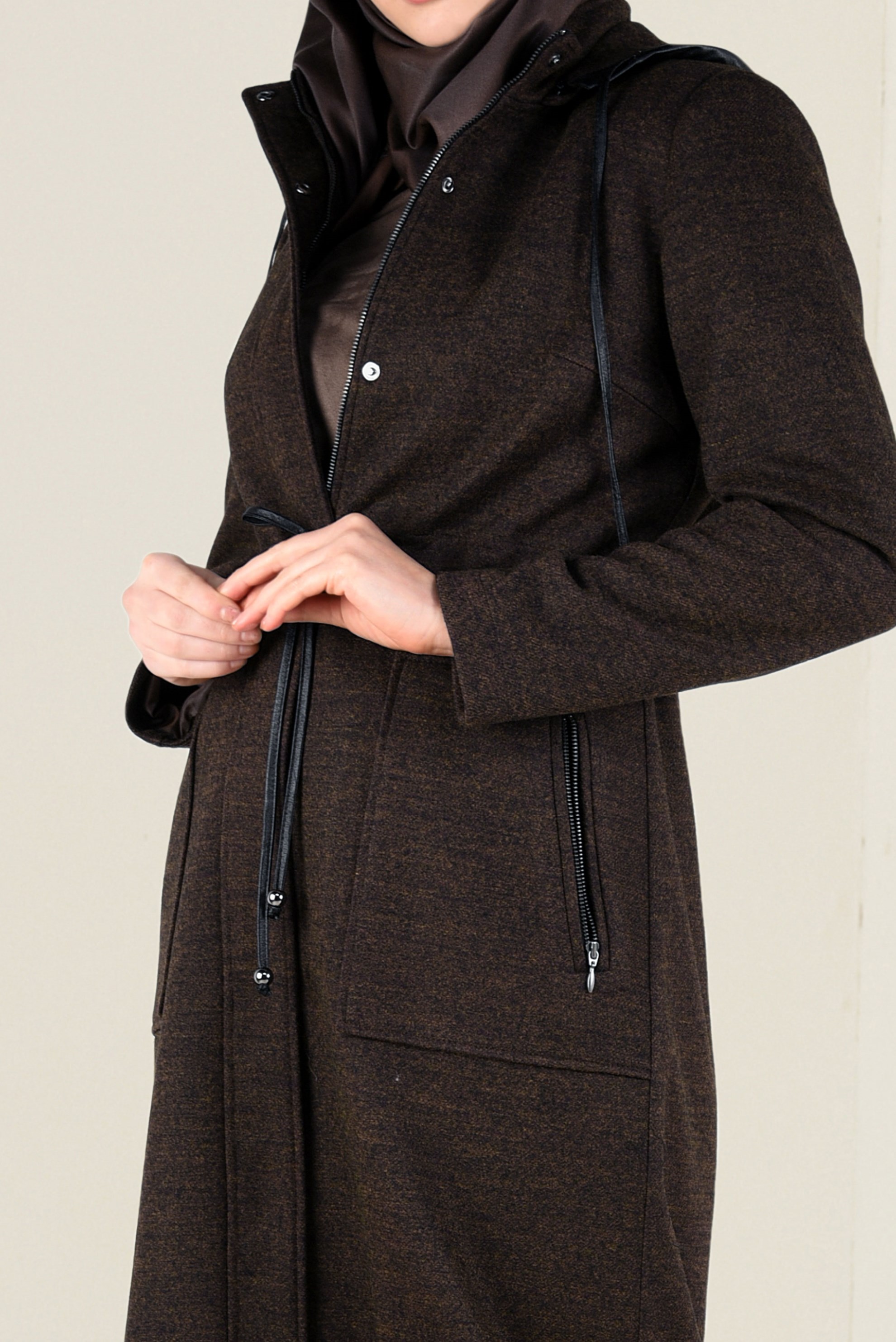 Tesettür giyim KAHVE CEPLİ KAPÜŞONLU KABAN 9804