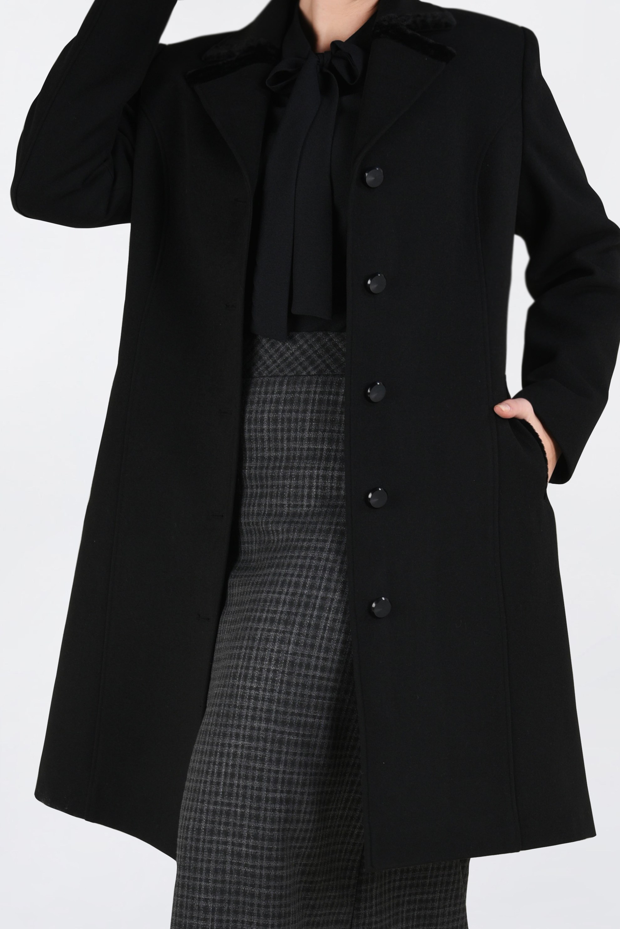 Tesettür giyim SİYAH BOYDAN DÜĞMELİ SİVRİ YAKA KAŞE KABAN 9808