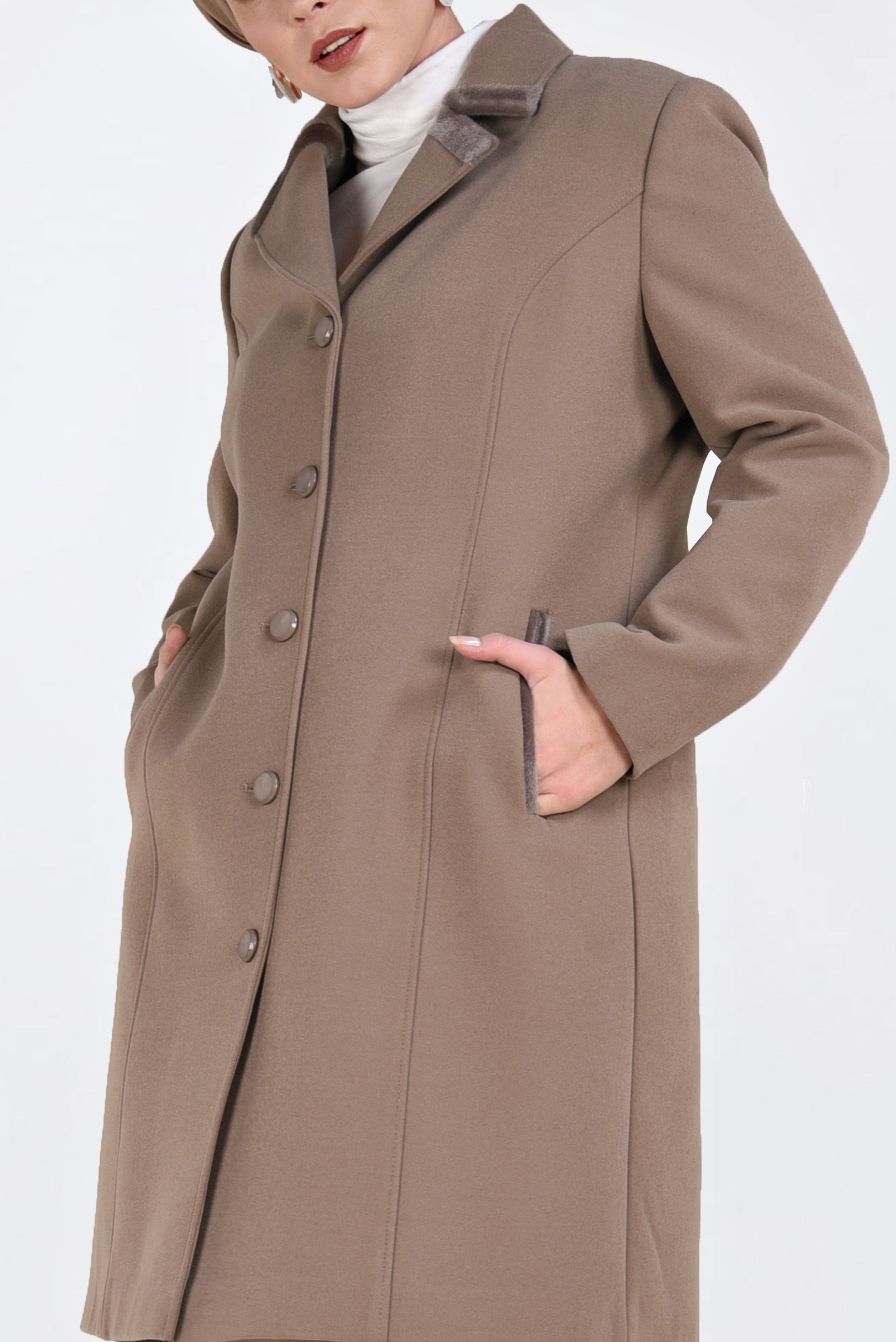 Tesettür giyim BEJ BOYDAN DÜĞMELİ SİVRİ YAKA KAŞE KABAN 9808