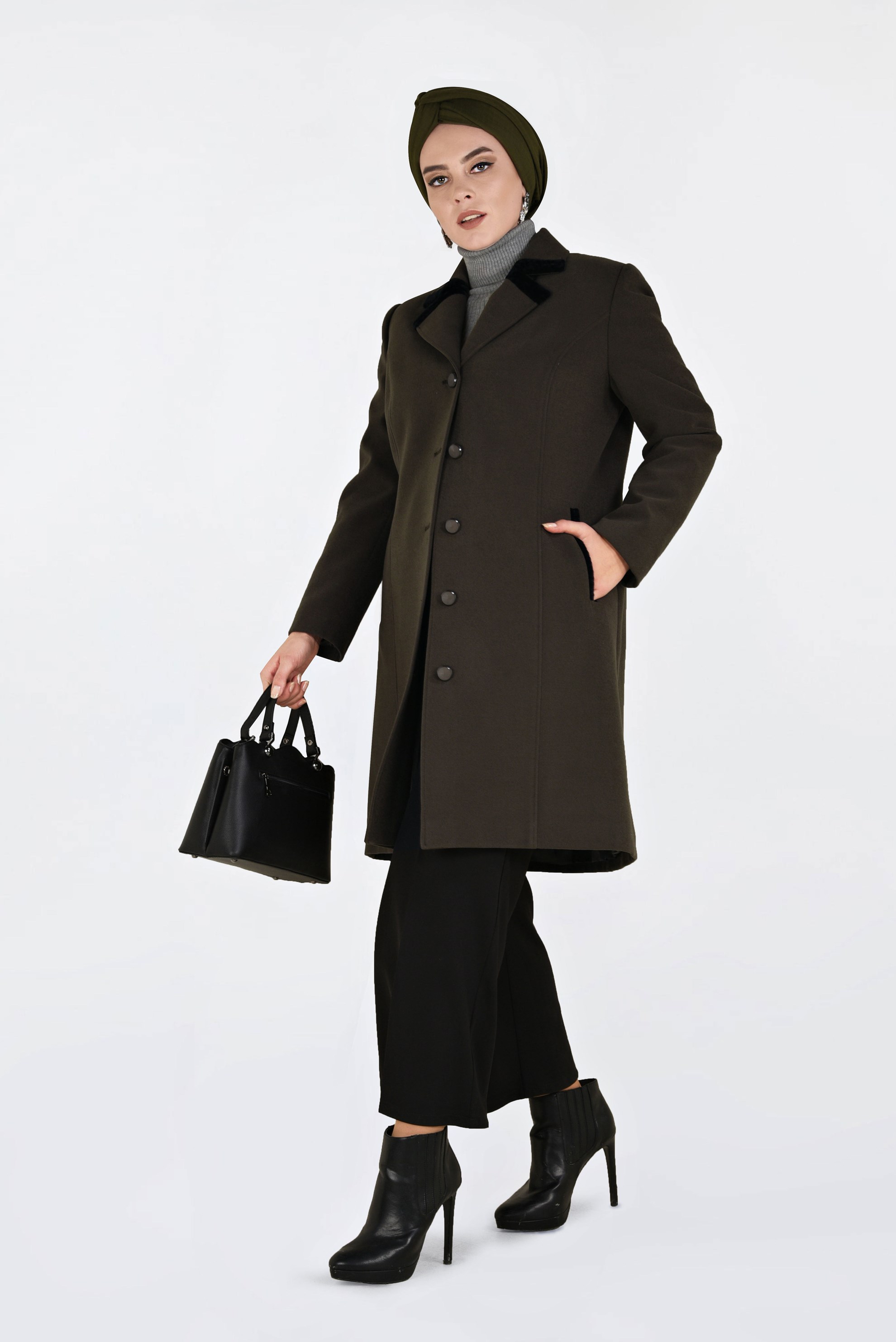 Tesettür giyim HAKİ BOYDAN DÜĞMELİ SİVRİ YAKA KAŞE KABAN 9808