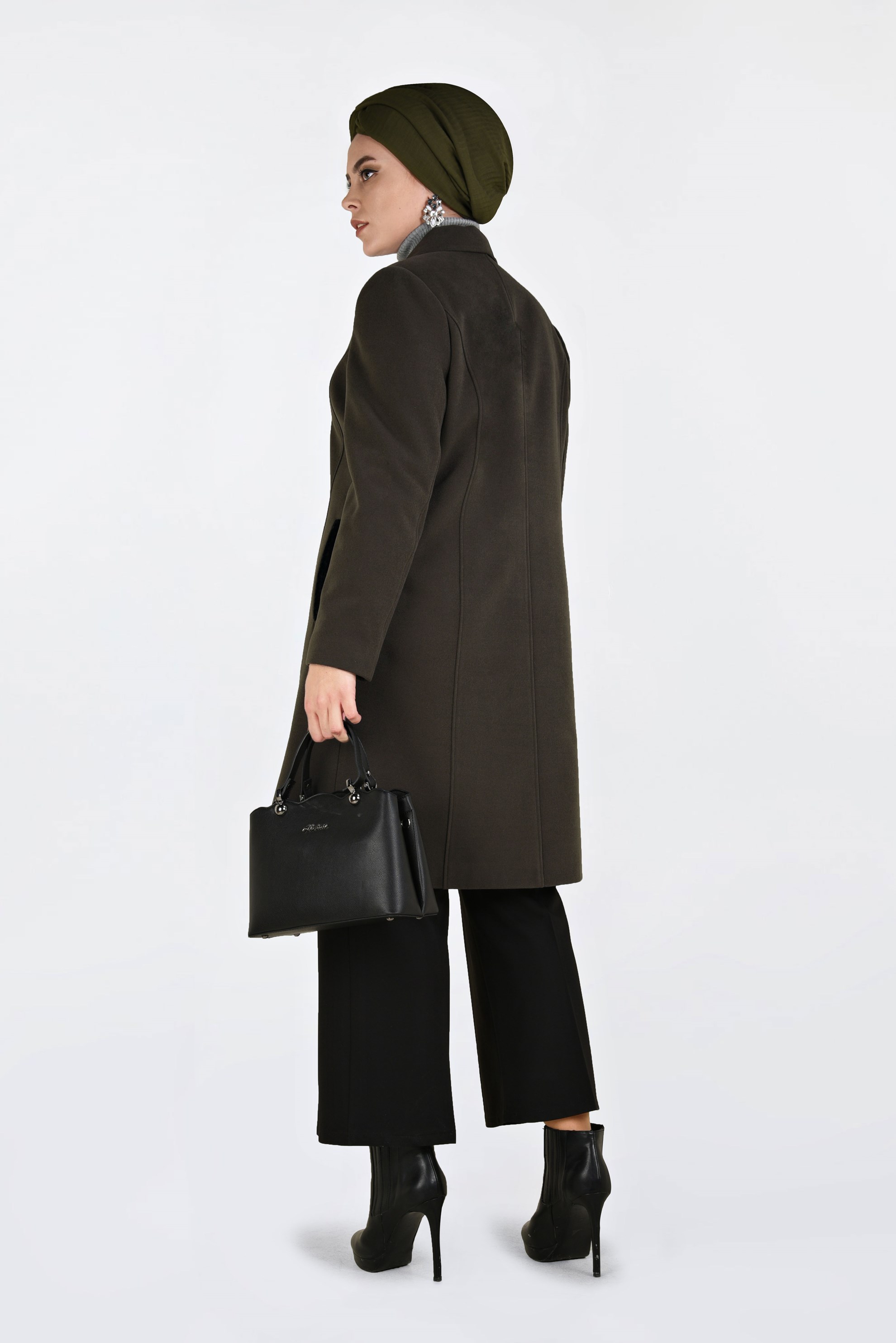 Tesettür giyim HAKİ BOYDAN DÜĞMELİ SİVRİ YAKA KAŞE KABAN 9808