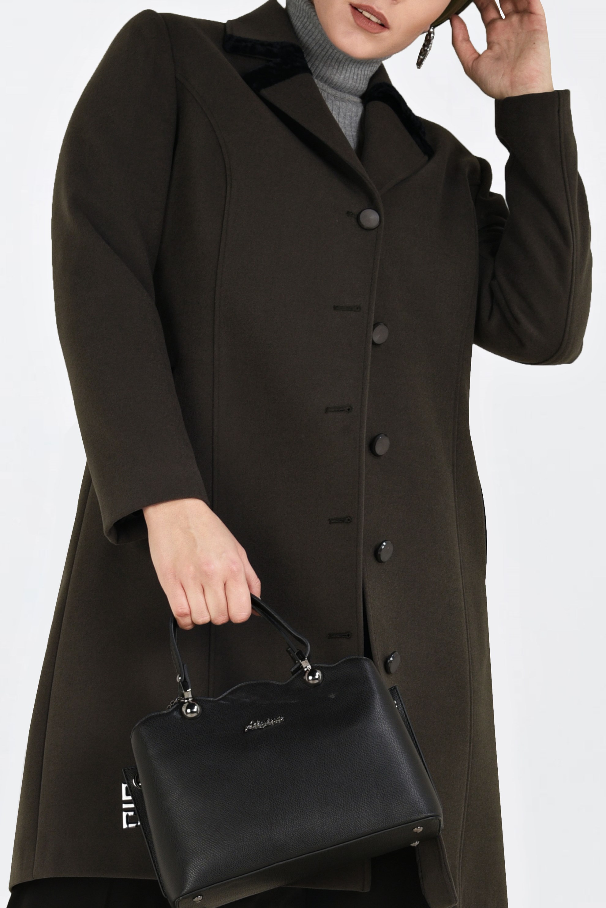 Tesettür giyim HAKİ BOYDAN DÜĞMELİ SİVRİ YAKA KAŞE KABAN 9808