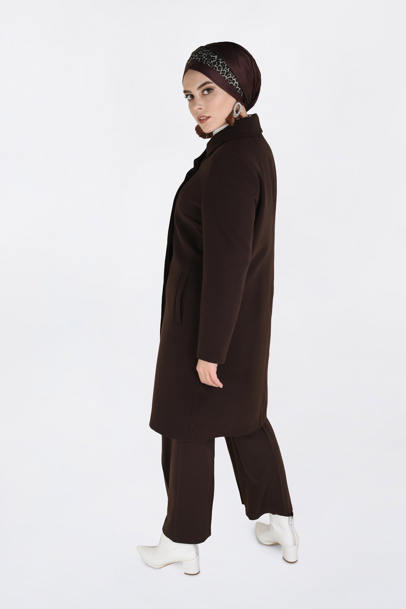 Tesettür giyim KAHVE YAKASI BROŞ DETAYLI KABAN 9810