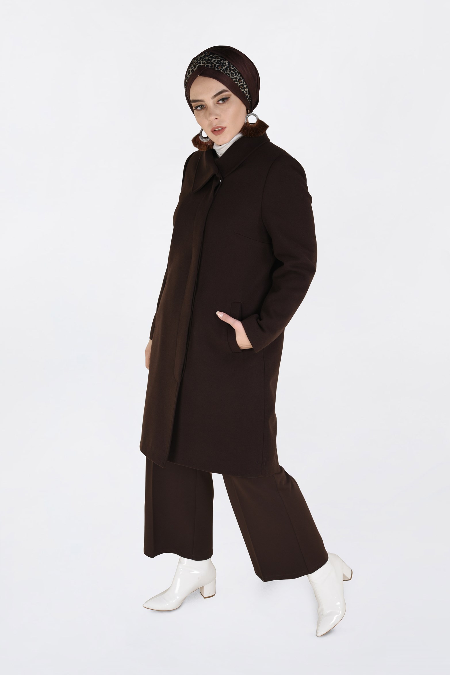 Tesettür giyim KAHVE YAKASI BROŞ DETAYLI KABAN 9810