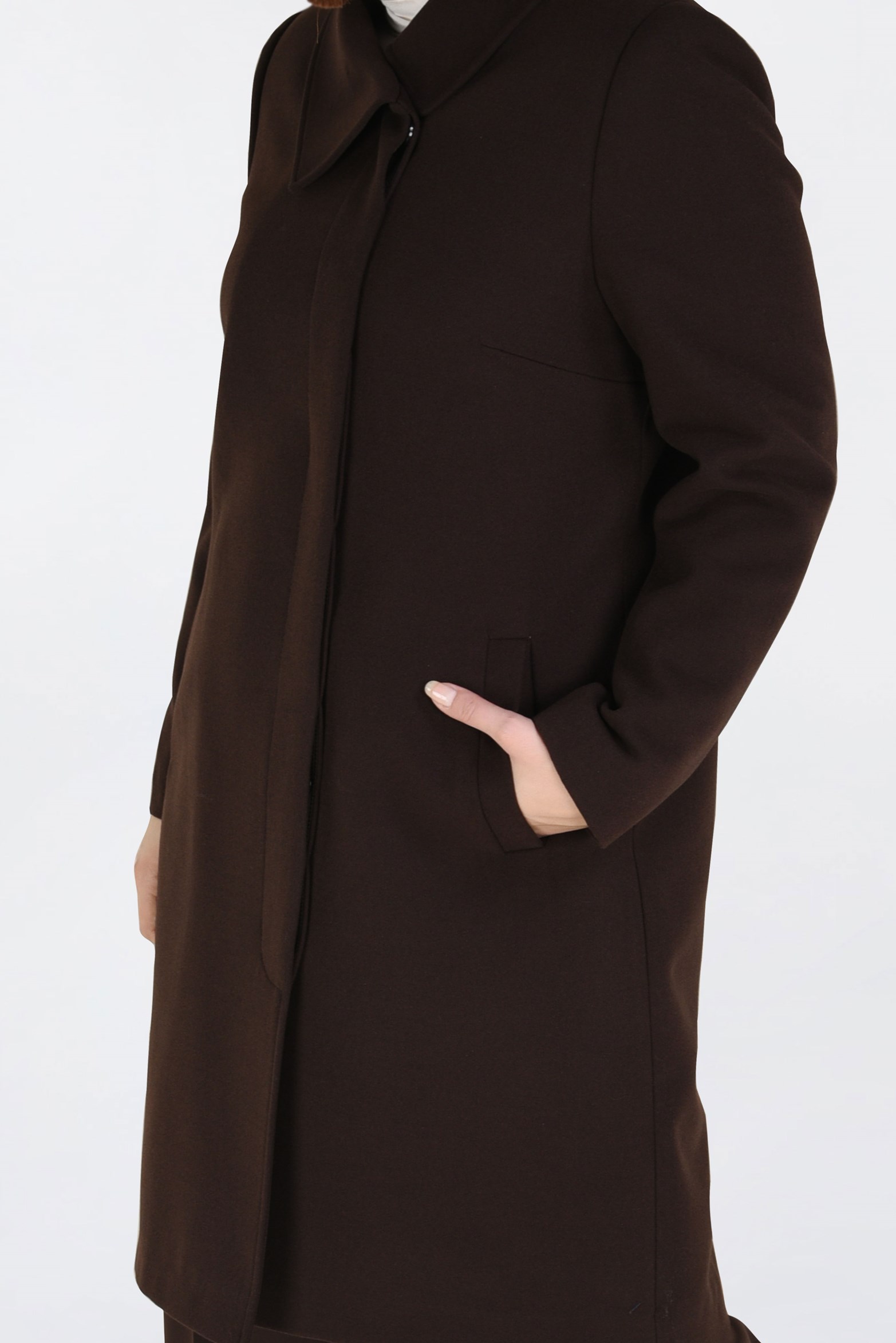 Tesettür giyim KAHVE YAKASI BROŞ DETAYLI KABAN 9810