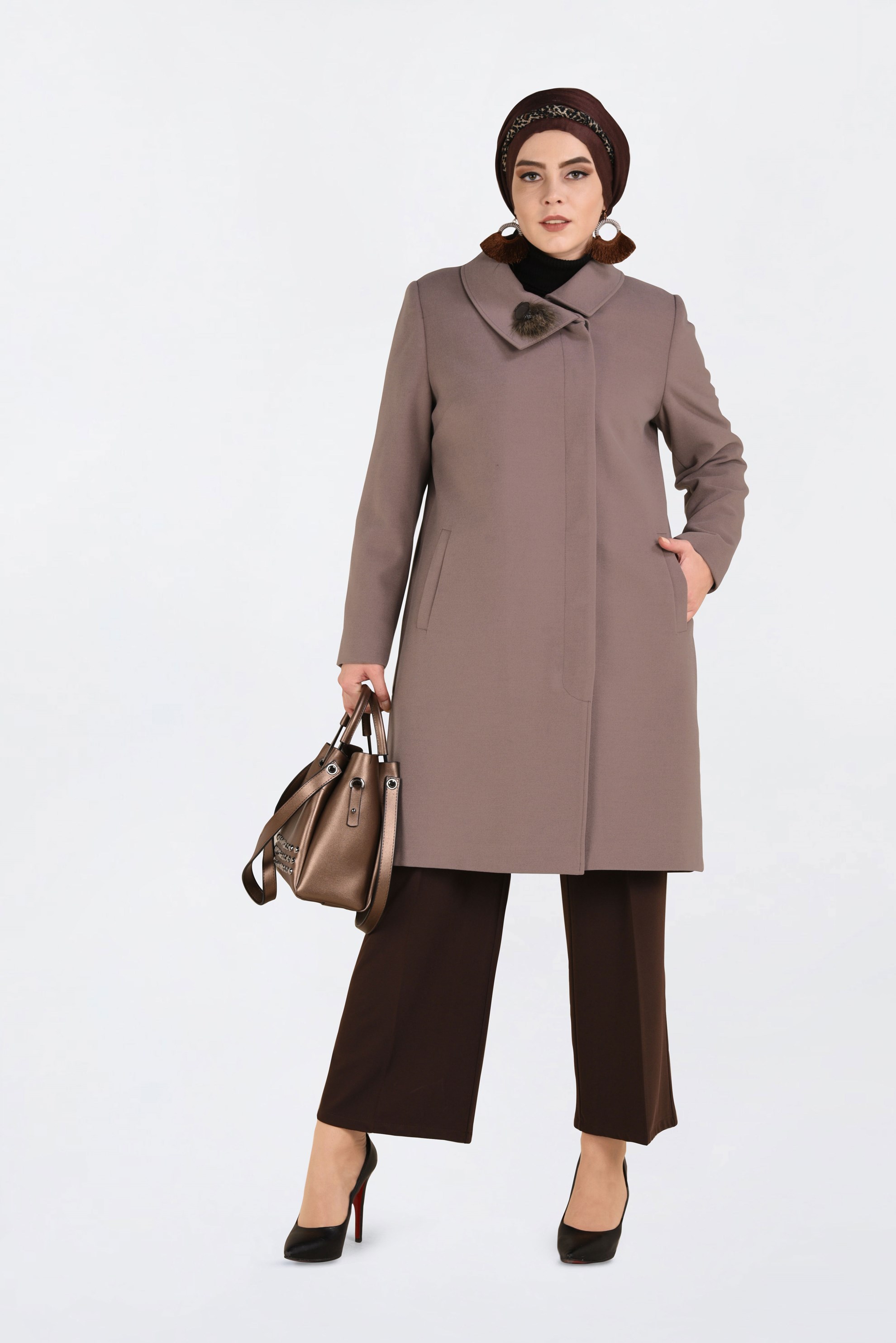 Tesettür giyim VİZON YAKASI BROŞ DETAYLI KABAN 9810