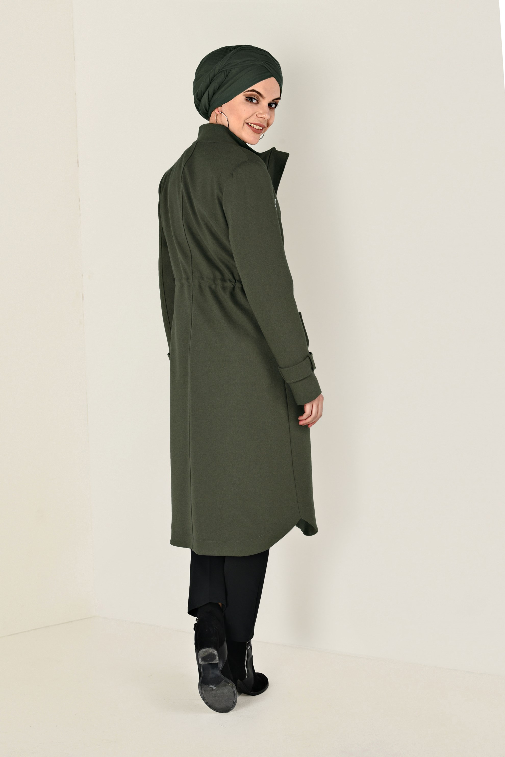 Tesettür giyim HAKİ FERMUARLI BELİ BÜZGÜLÜ KABAN 9812