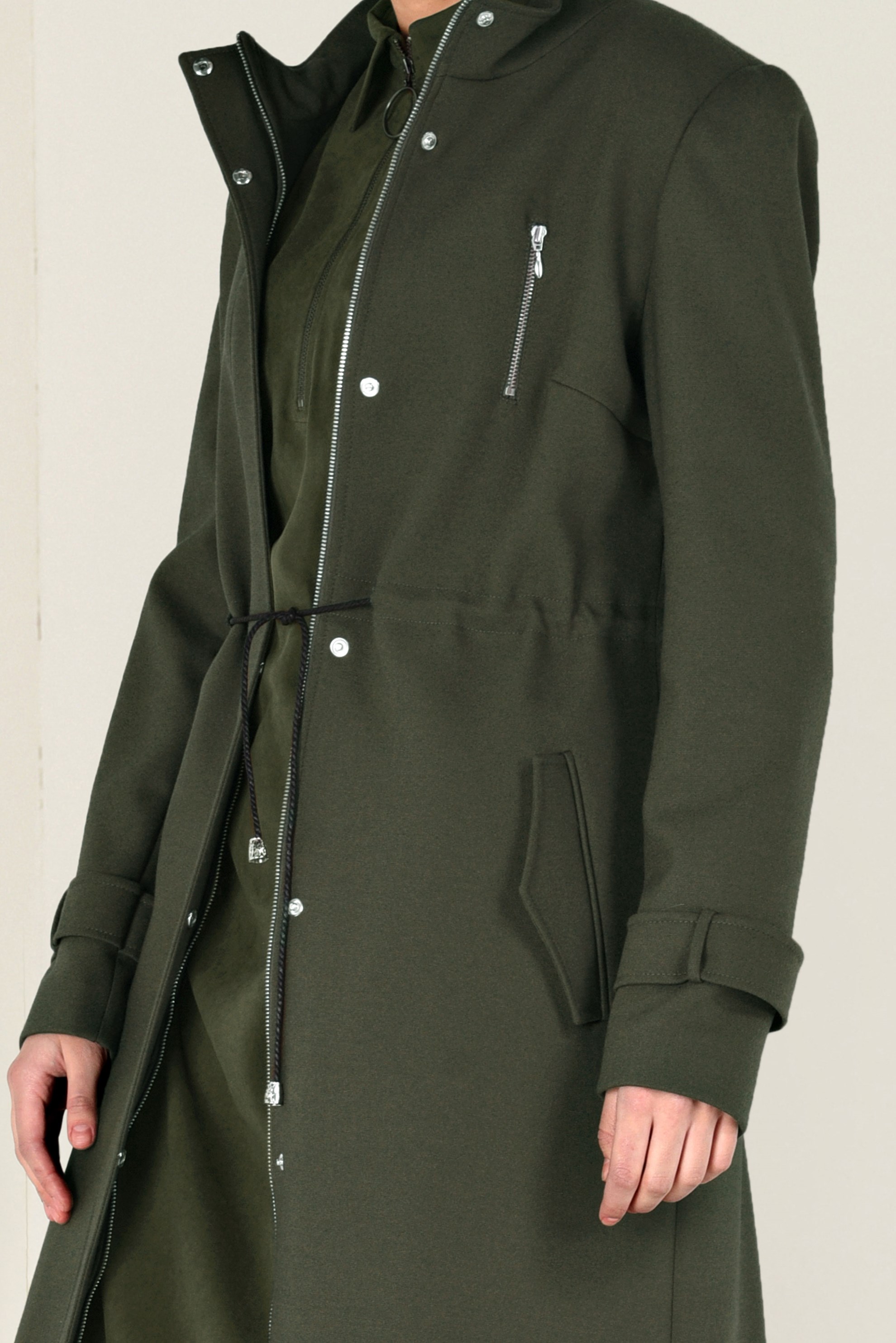 Tesettür giyim HAKİ FERMUARLI BELİ BÜZGÜLÜ KABAN 9812