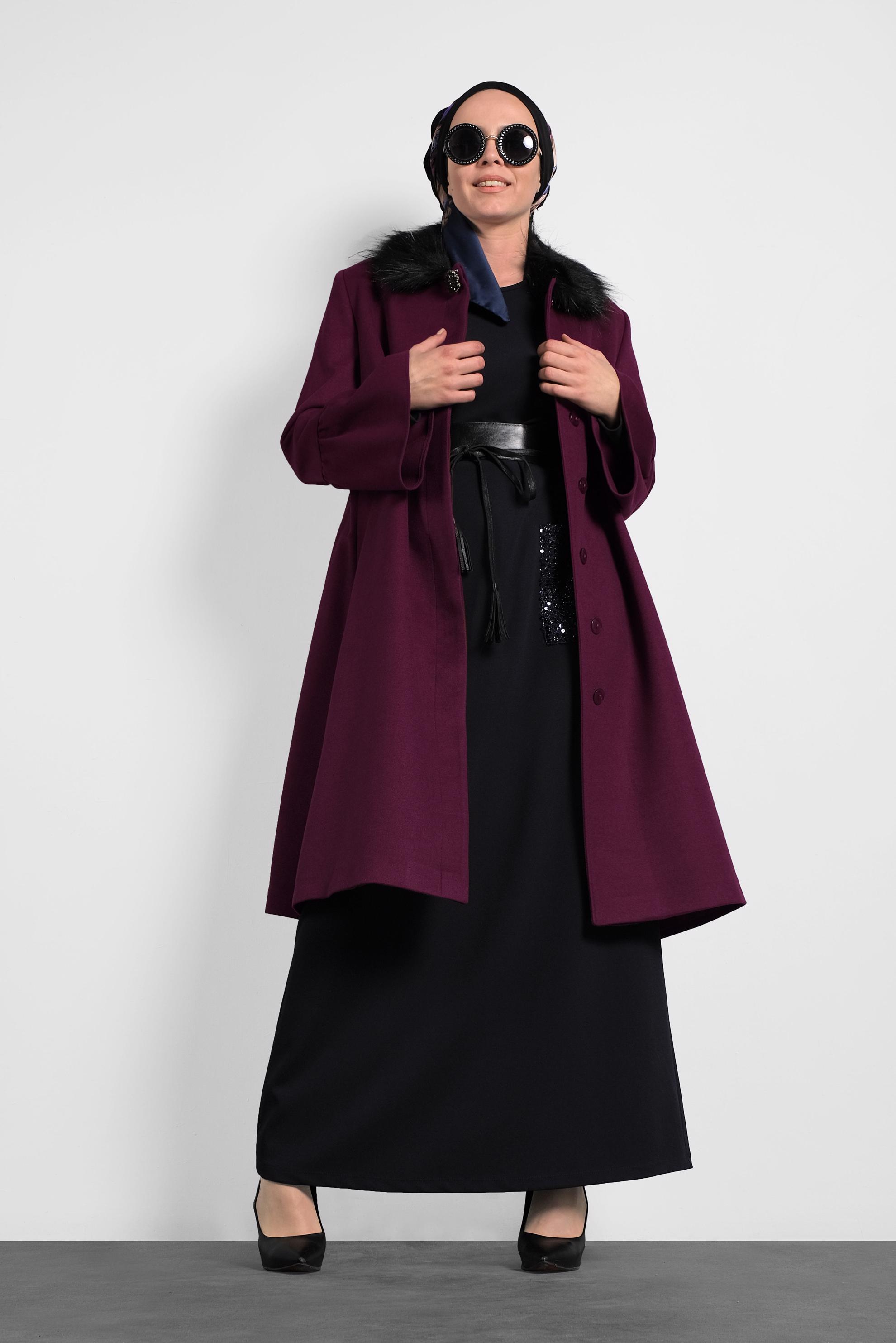 Tesettür giyim MOR YAKASI KÜRKLÜ KOLLARI VOLANLI KABAN 9815 