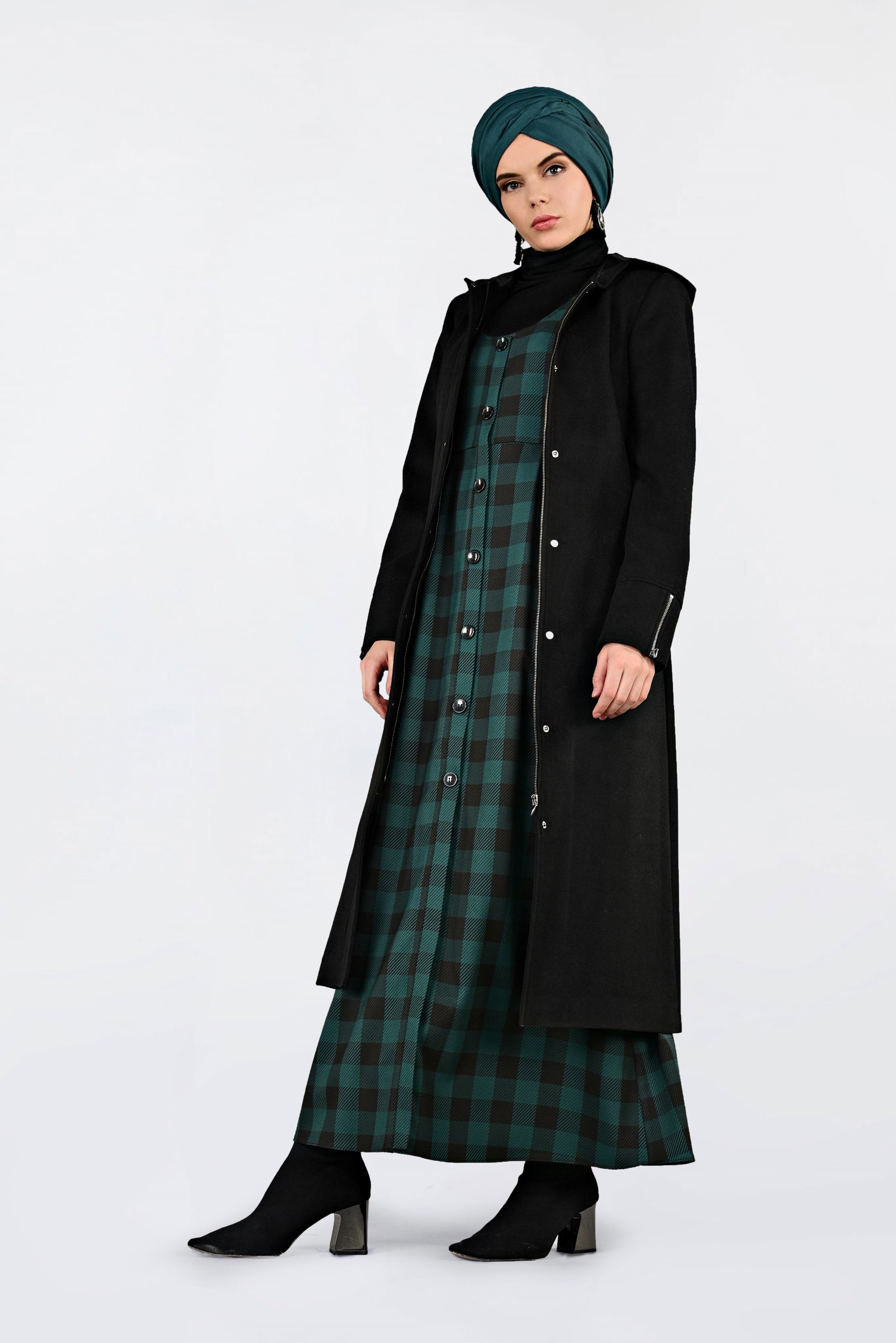 Tesettür giyim SİYAH FERMUARLI KAPÜŞONLU KAŞE KABAN 9816