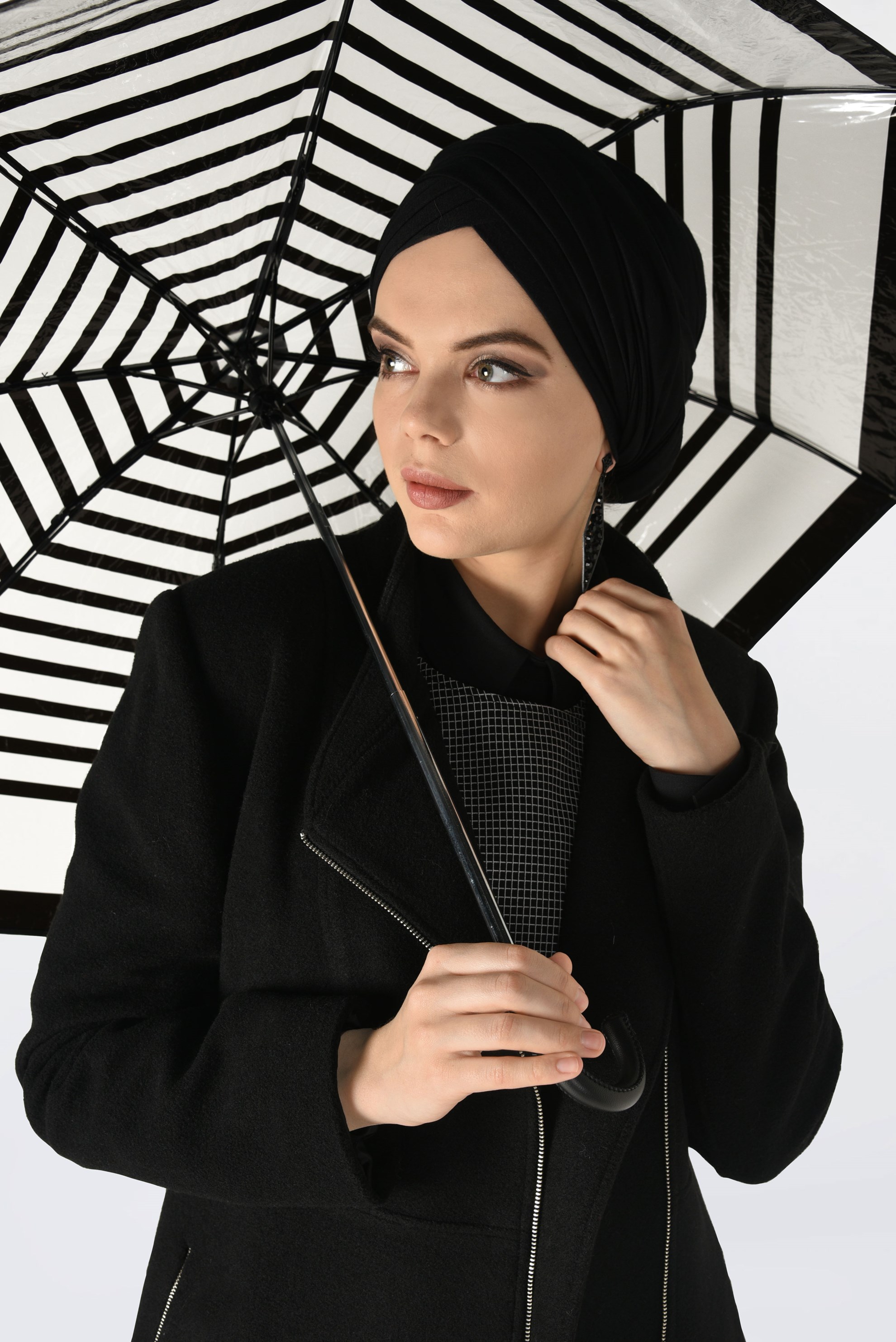 Tesettür giyim SİYAH HAKİM YAKA FERMUARLI KABAN 9818 