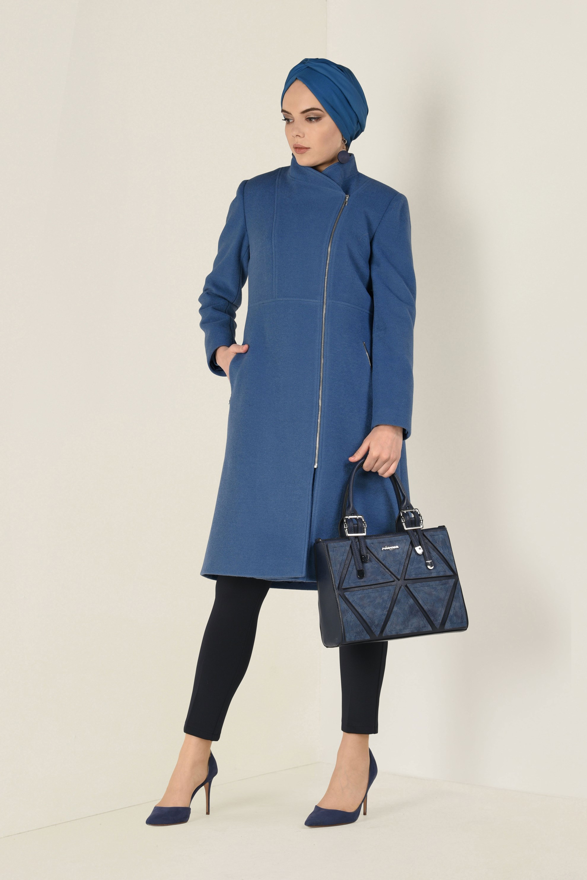 Tesettür giyim LACİVERT HAKİM YAKA FERMUARLI KABAN 9818 
