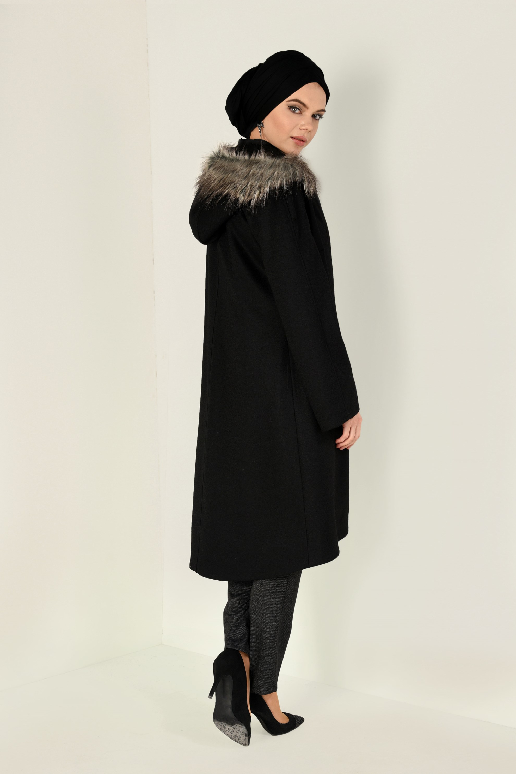 Tesettür giyim SİYAH BOYDAN DÜĞMELİ KAŞE KABAN 9819