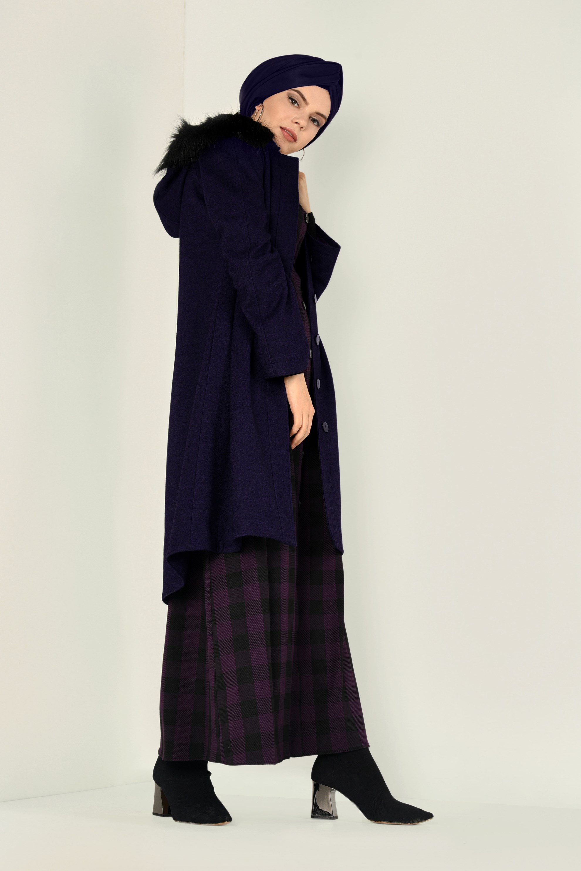 Tesettür giyim MOR BOYDAN DÜĞMELİ KAŞE KABAN 9819