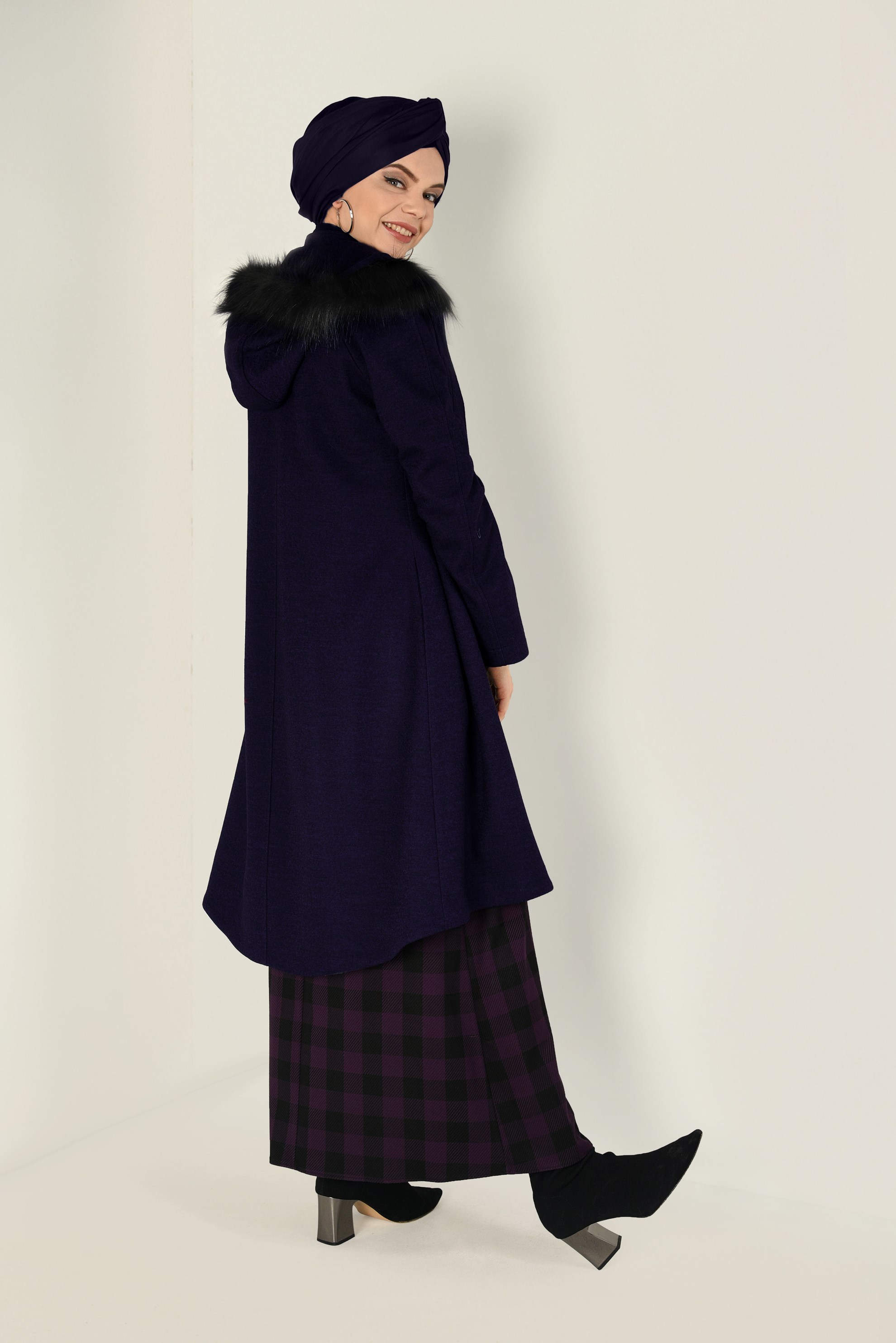 Tesettür giyim MOR BOYDAN DÜĞMELİ KAŞE KABAN 9819