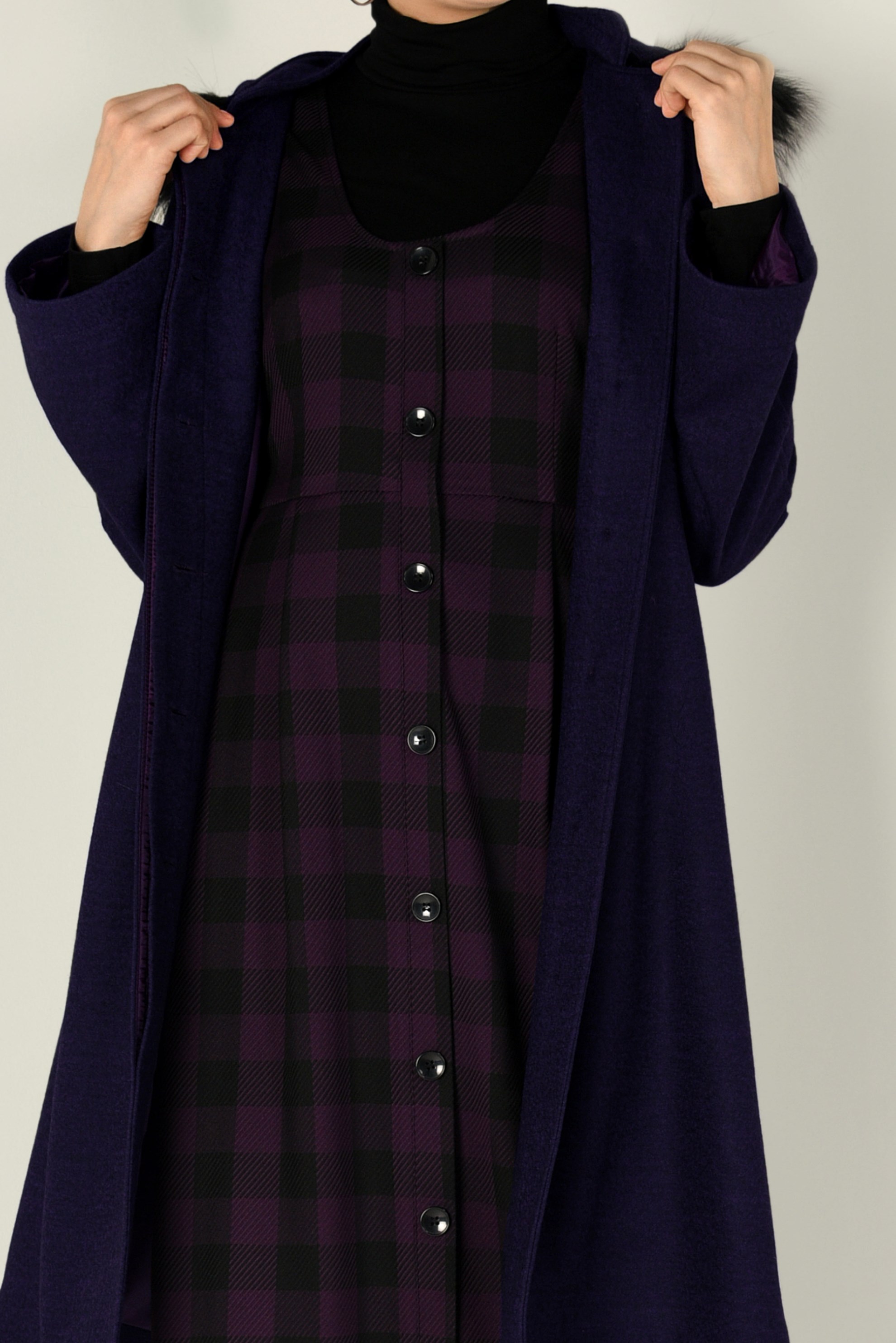 Tesettür giyim MOR BOYDAN DÜĞMELİ KAŞE KABAN 9819