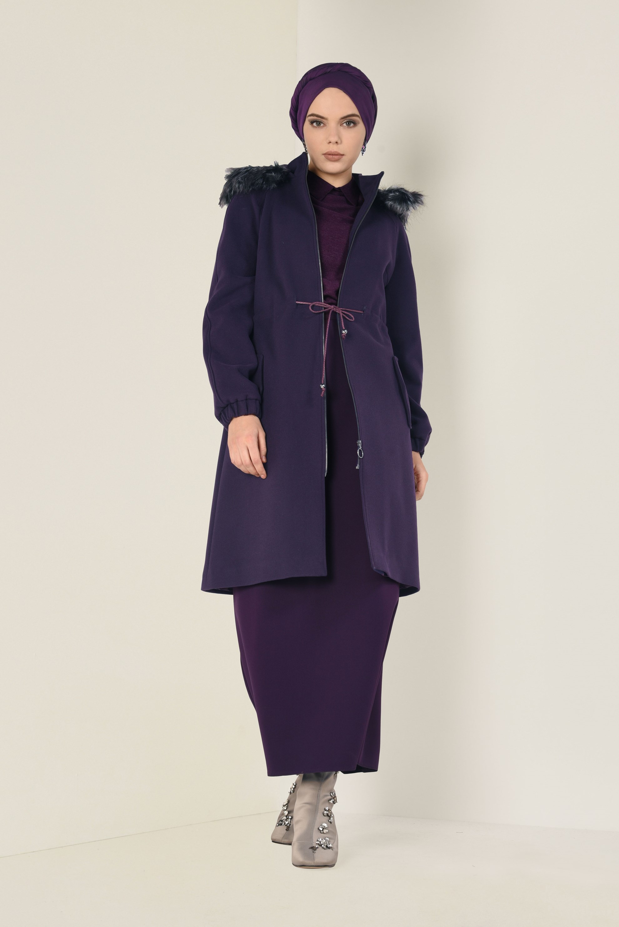 Tesettür giyim MOR BELİ BAĞCIKLI KAPÜŞONLU KAŞE KABAN 9820