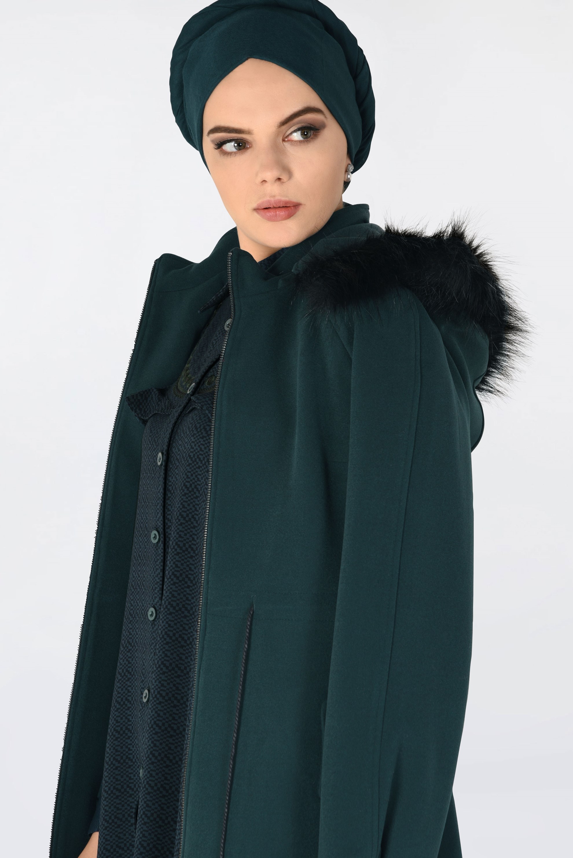 Tesettür giyim YEŞİL BELİ BAĞCIKLI KAPÜŞONLU KAŞE KABAN 9820