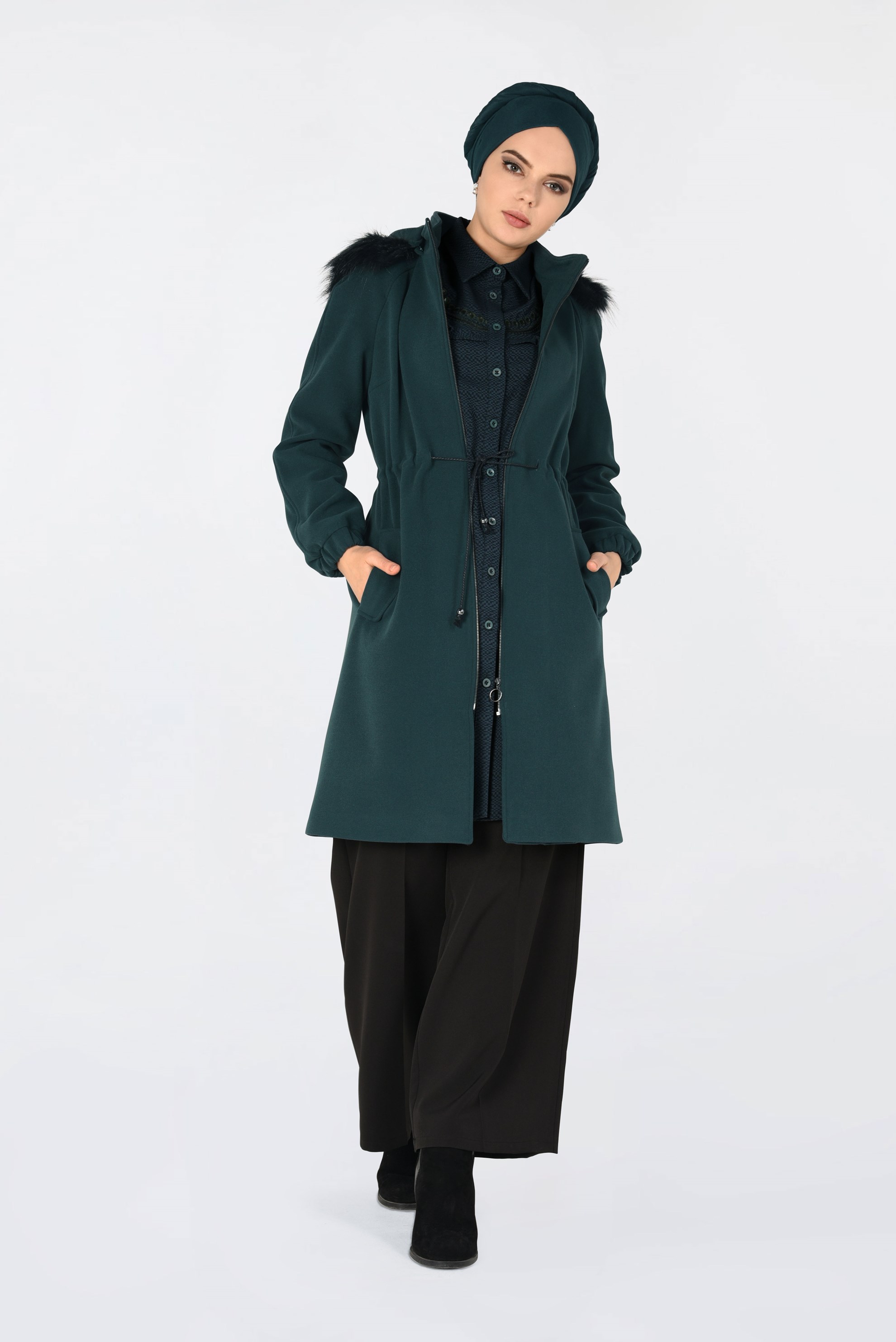 Tesettür giyim YEŞİL BELİ BAĞCIKLI KAPÜŞONLU KAŞE KABAN 9820