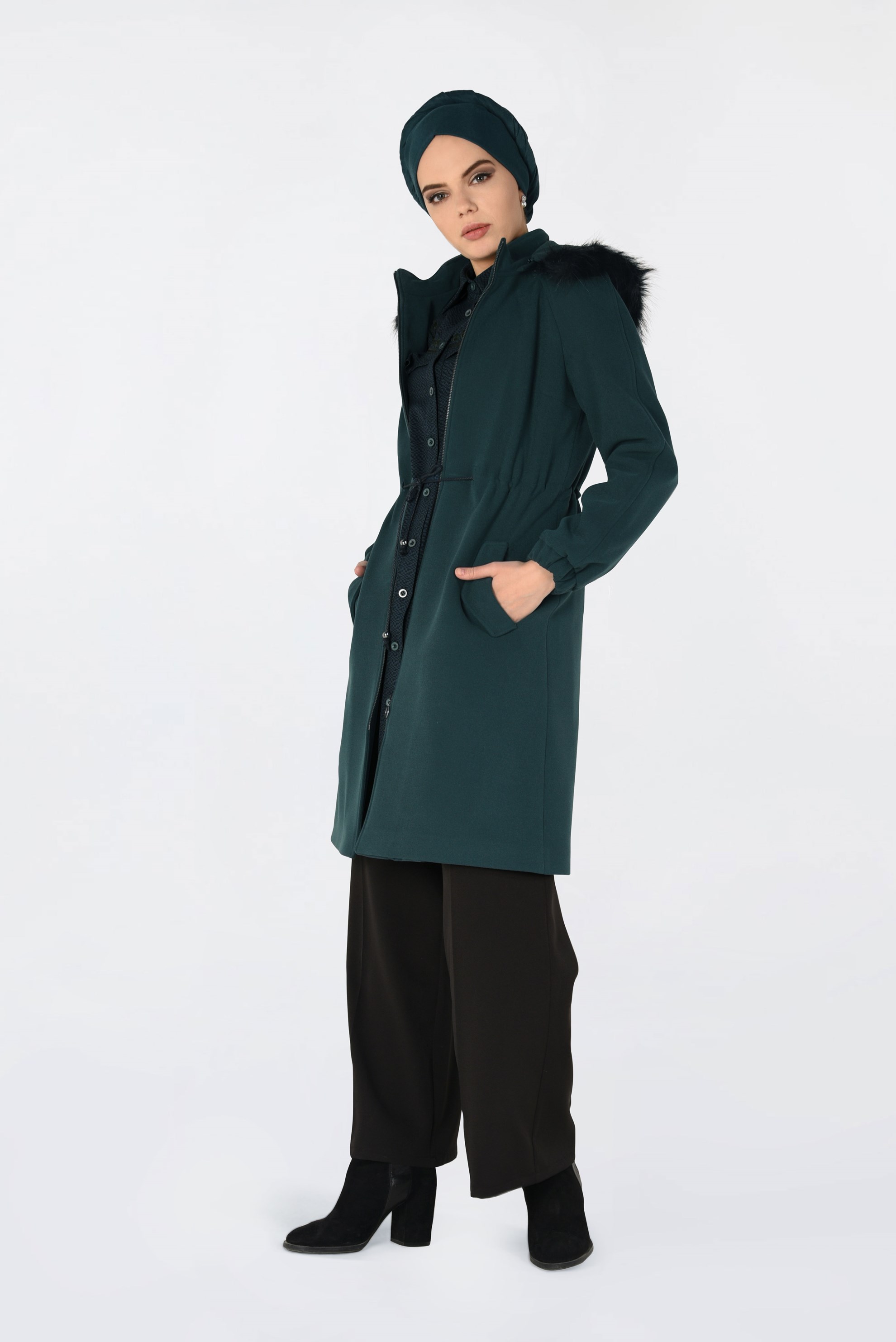 Tesettür giyim YEŞİL BELİ BAĞCIKLI KAPÜŞONLU KAŞE KABAN 9820