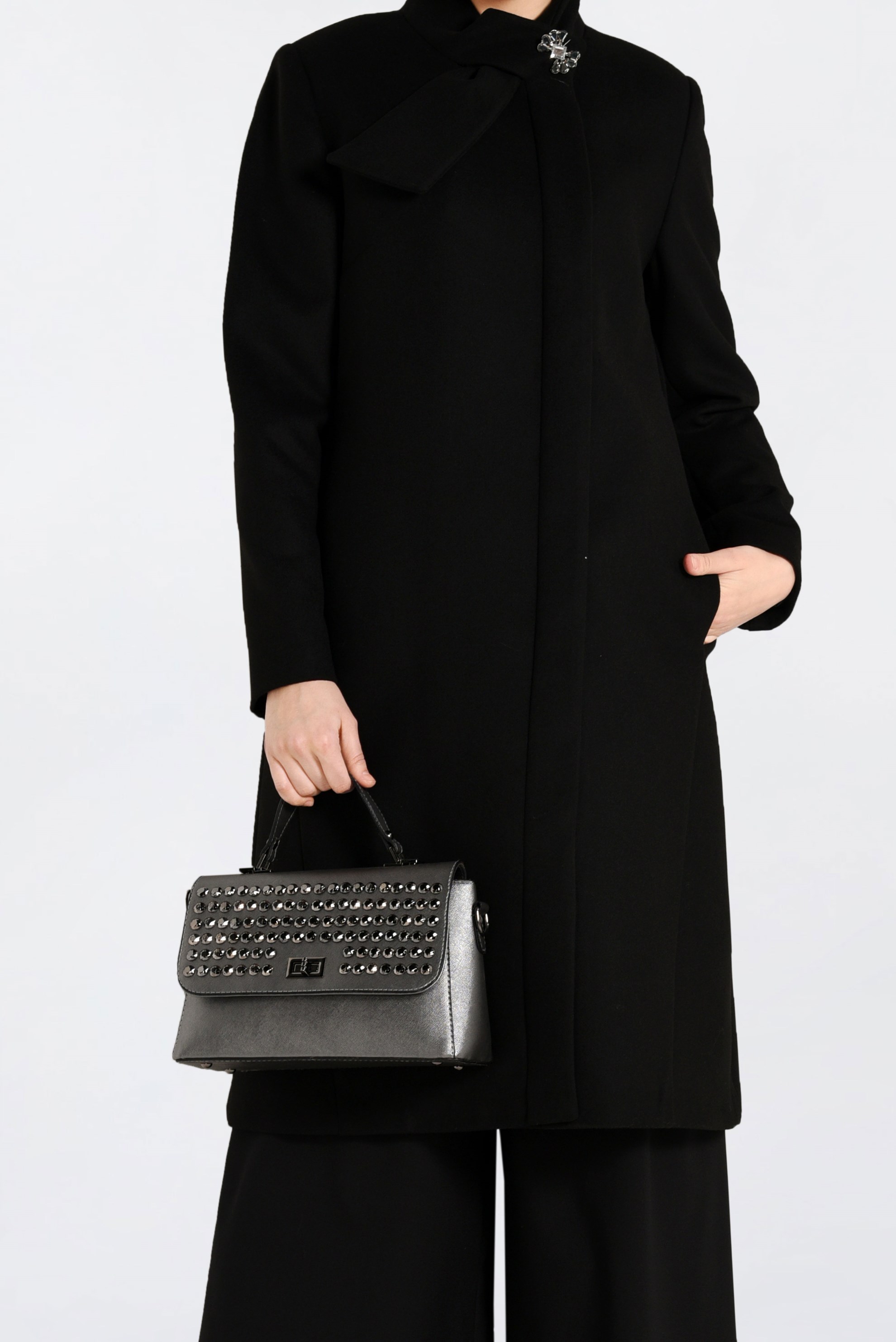 Tesettür giyim SİYAH BROŞ DETAYLI KAŞE KABAN 9821