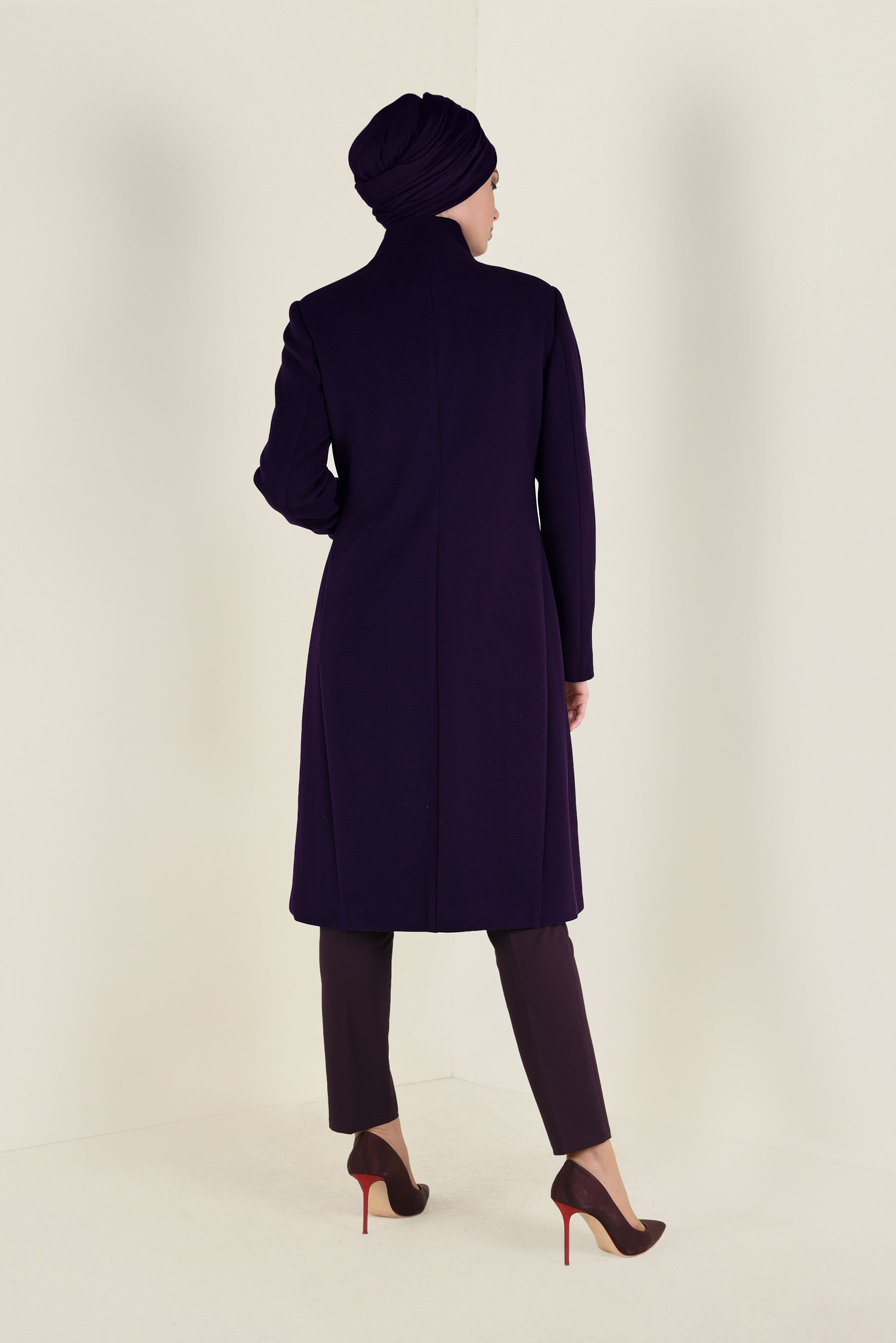 Tesettür giyim MOR BROŞ DETAYLI KAŞE KABAN 9821