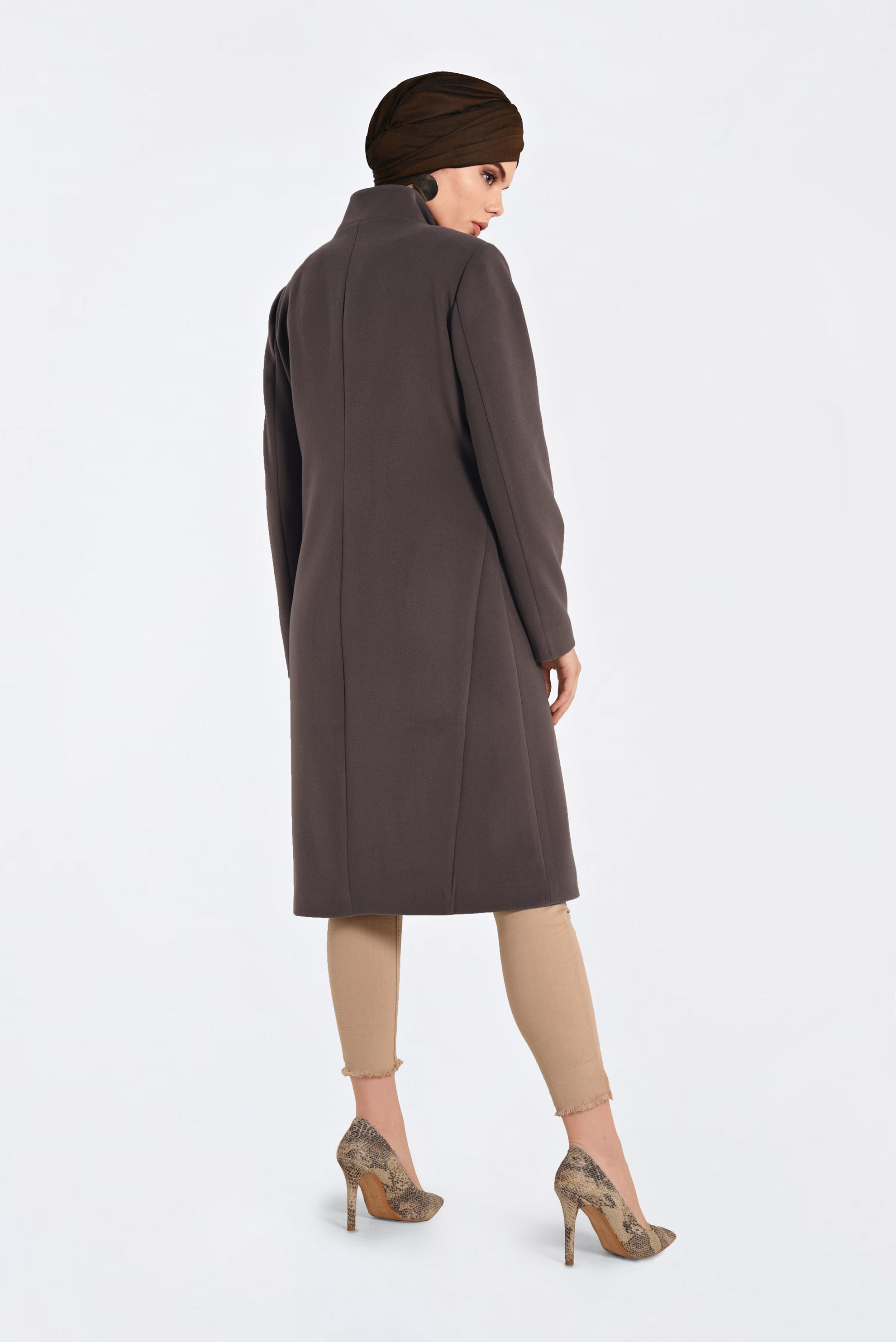 Tesettür giyim VİZON BROŞ DETAYLI KAŞE KABAN 9821