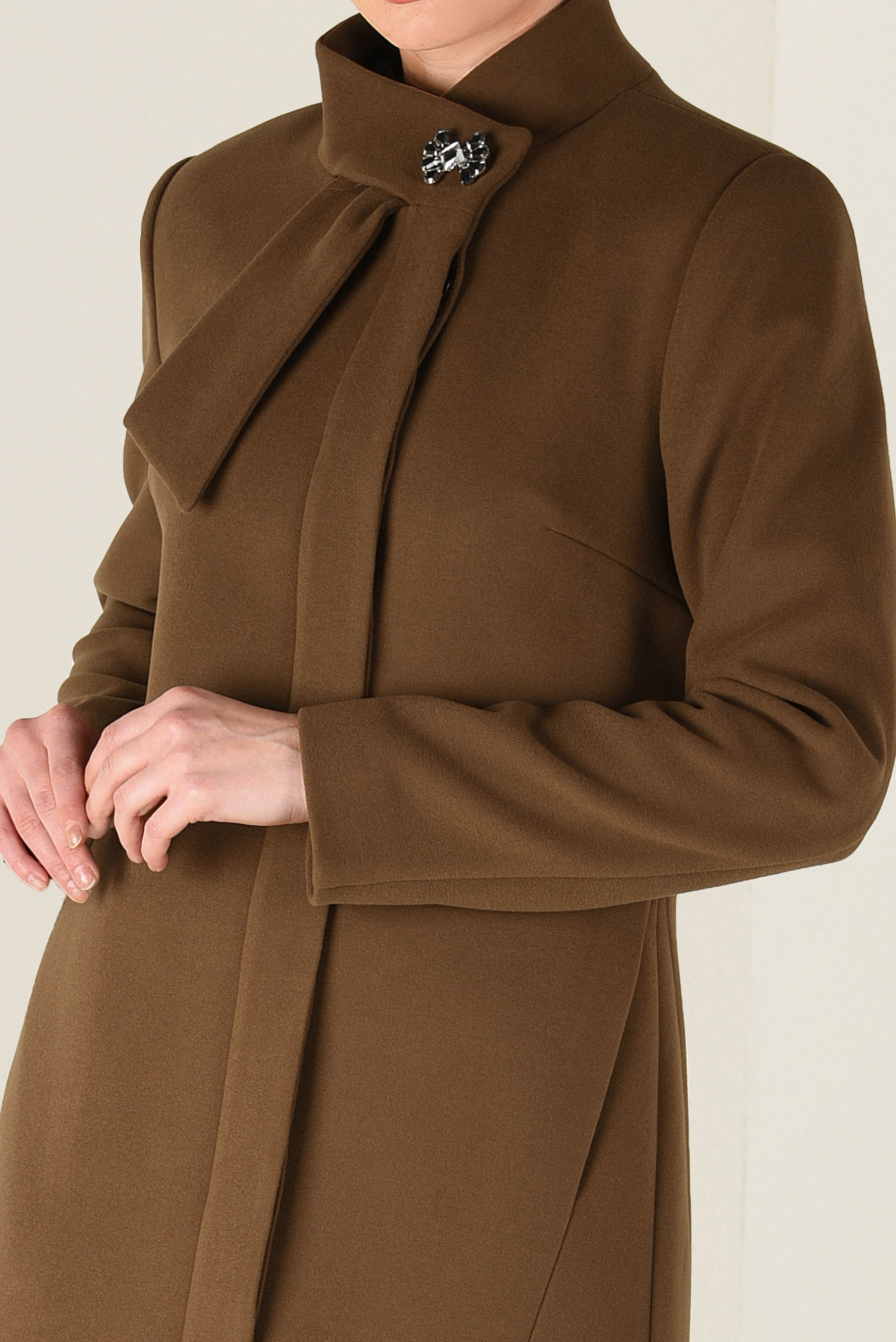 Tesettür giyim TABA BROŞ DETAYLI KAŞE KABAN 9821