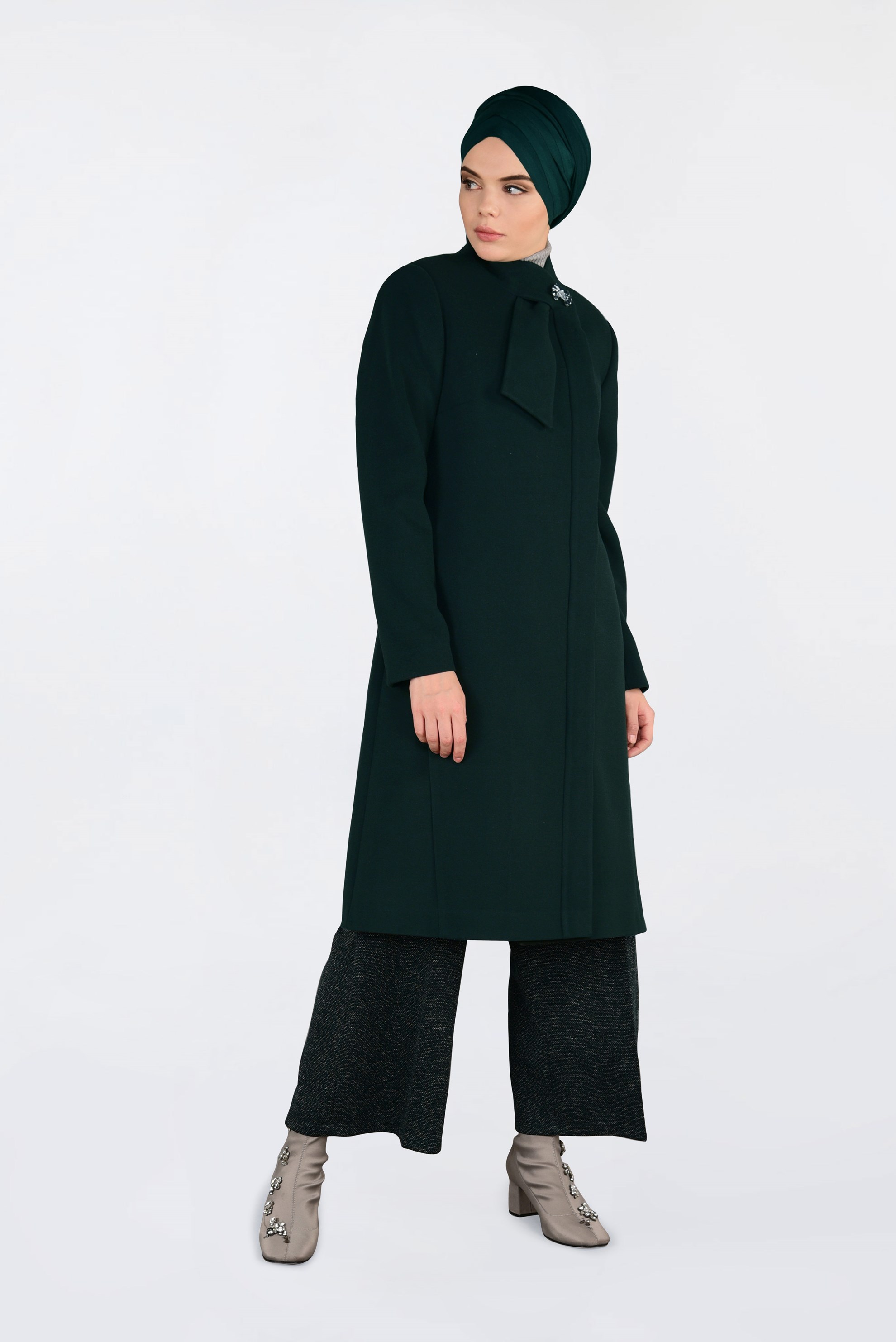Tesettür giyim YEŞİL BROŞ DETAYLI KAŞE KABAN 9821